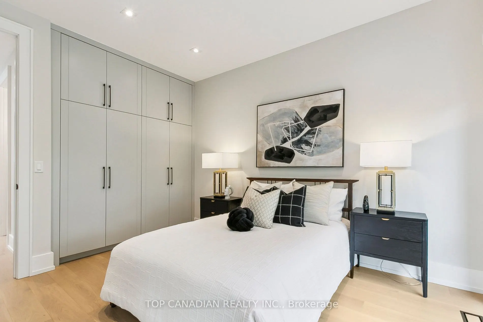 12 OTTER Crescent