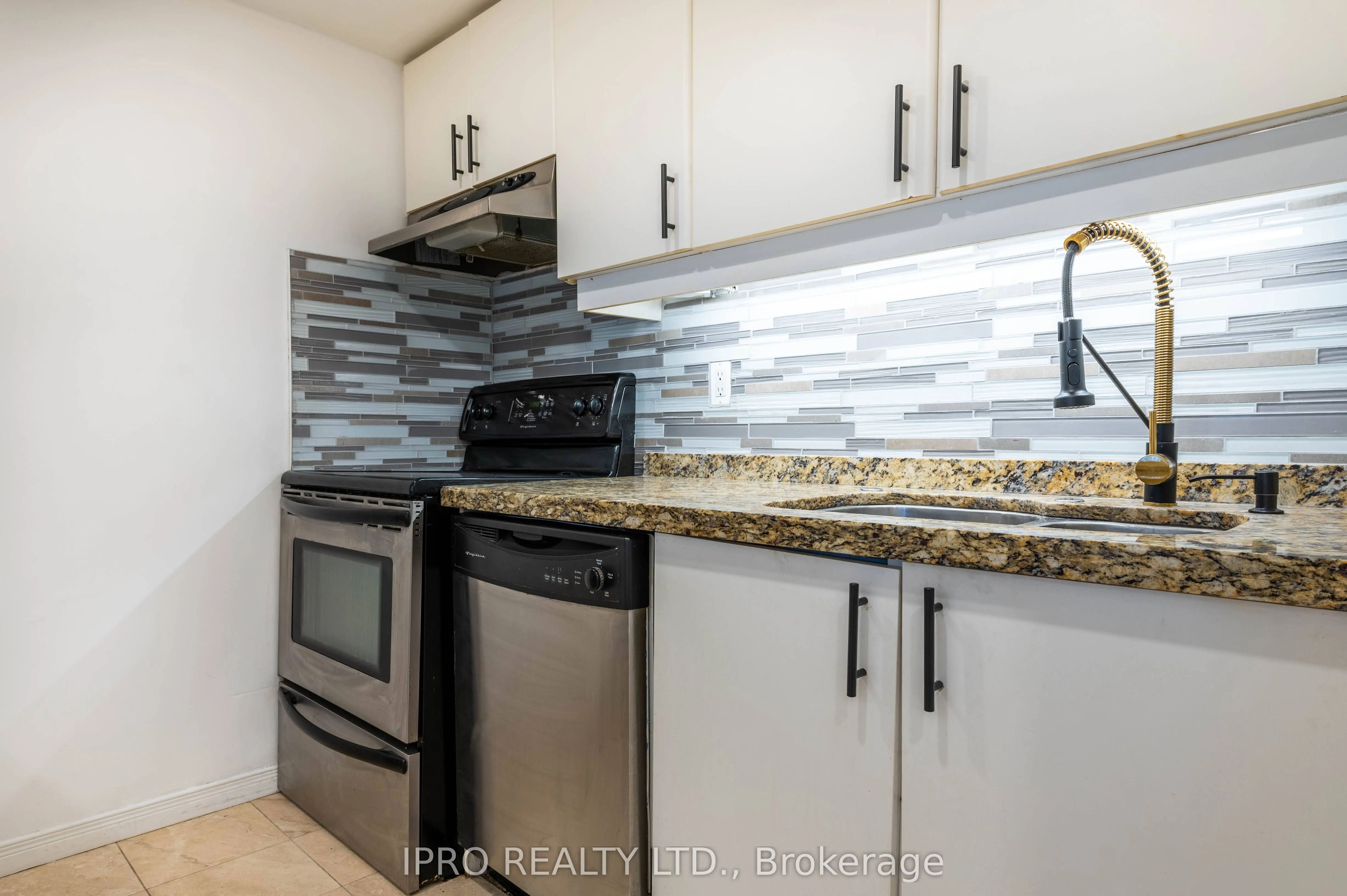 44 Gerrard Street W, #1808