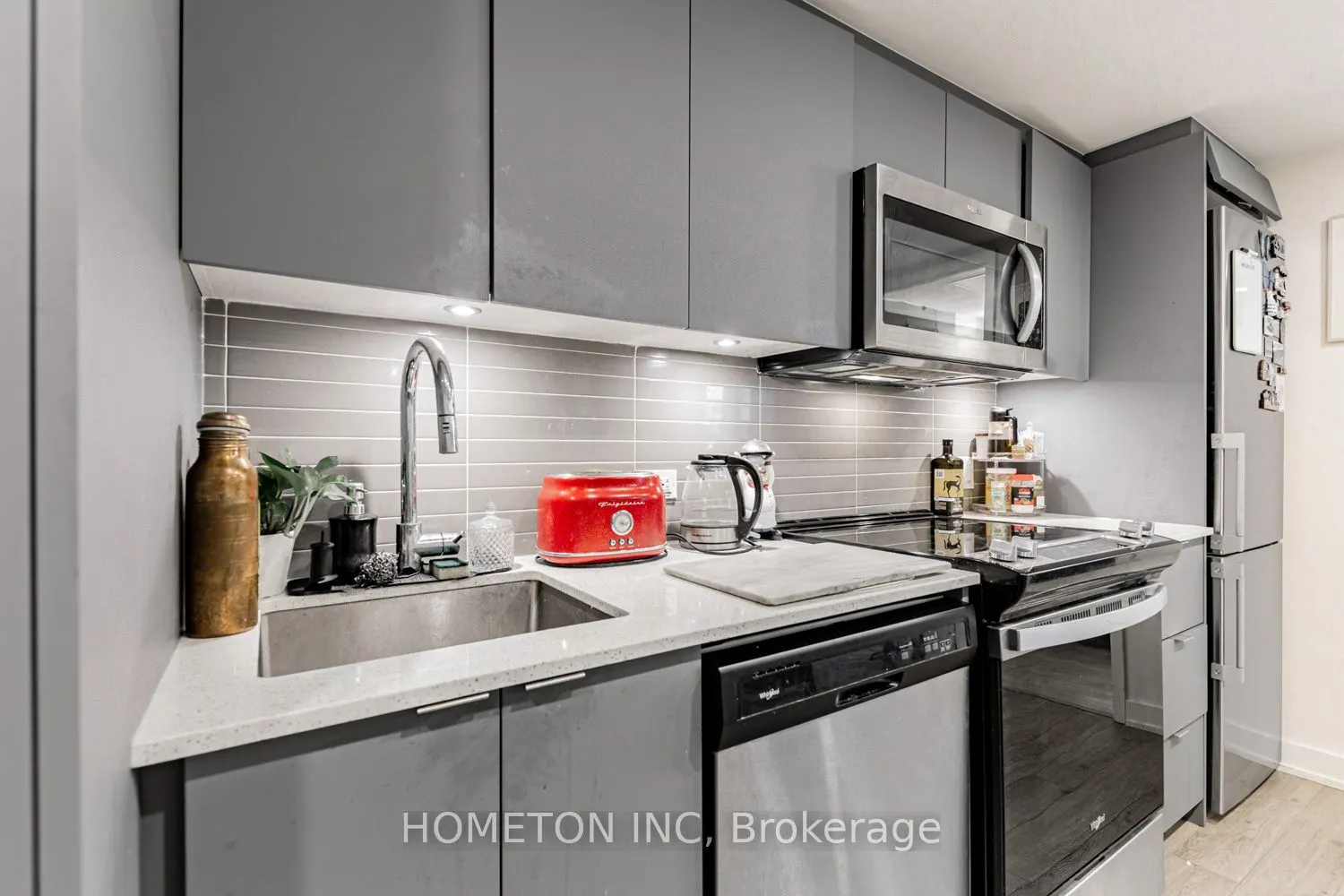 30 Tretti Way, #401
