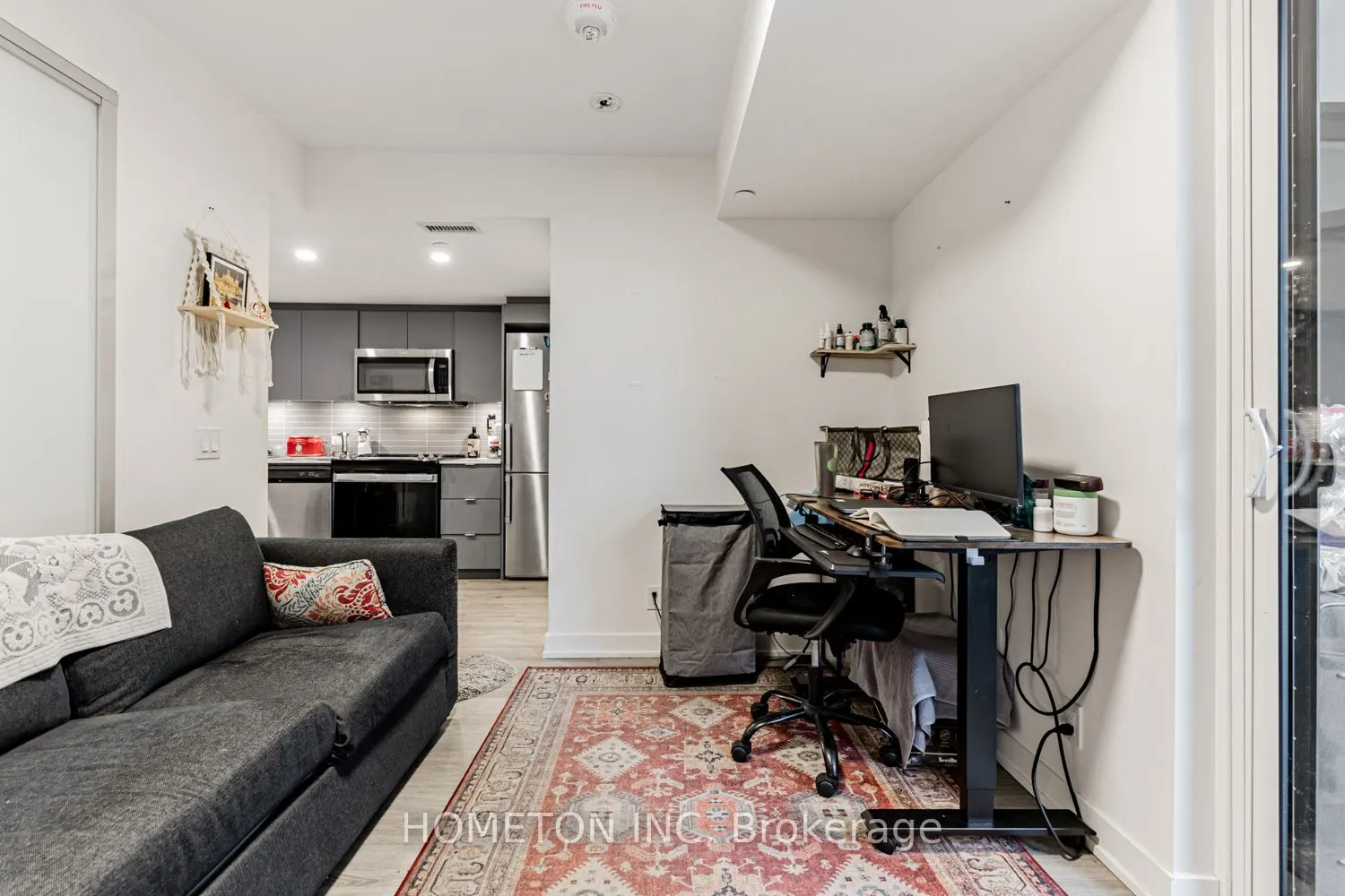 30 Tretti Way, #401
