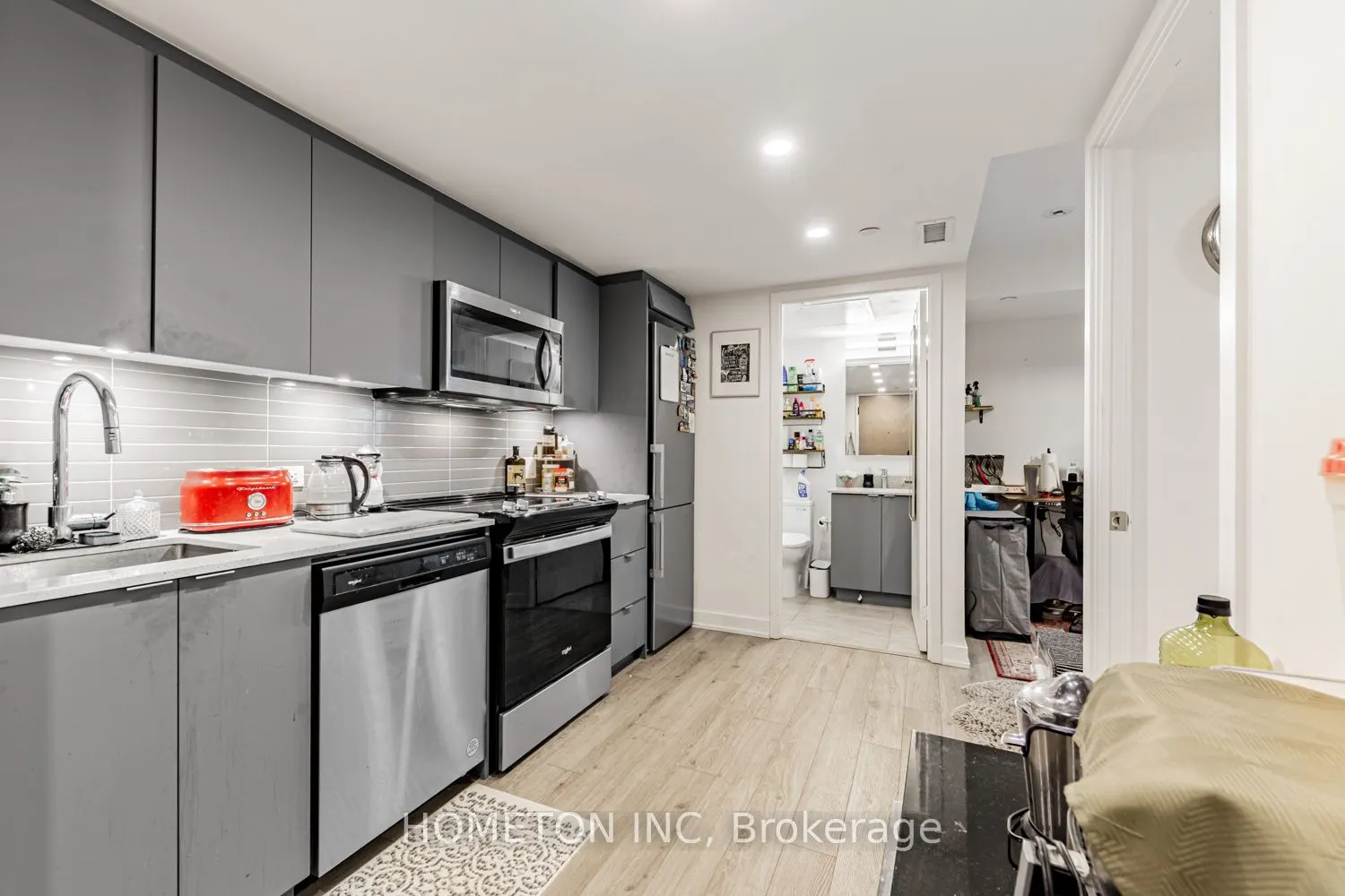 30 Tretti Way, #401