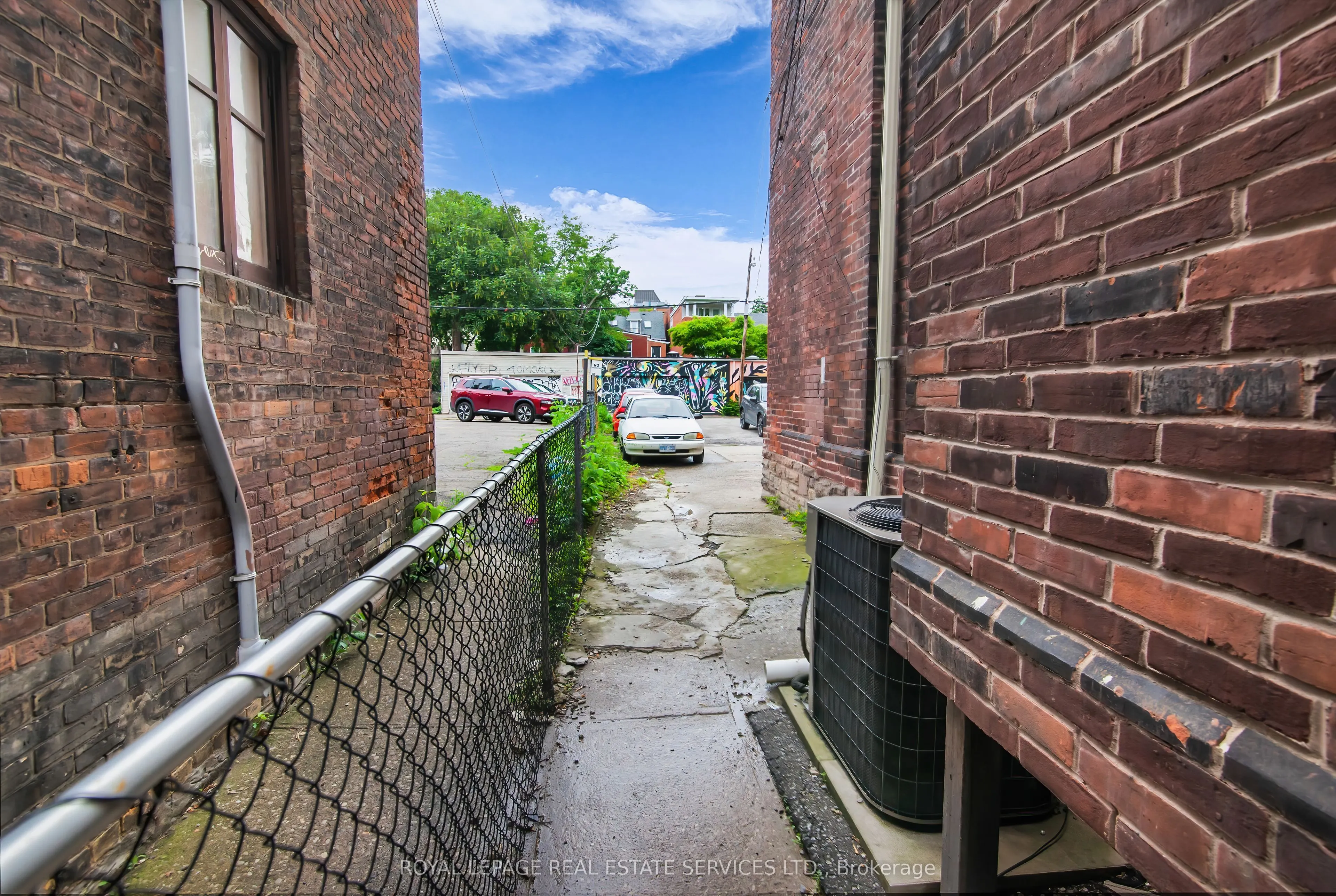 346 Dundas Street W, #Main Floor