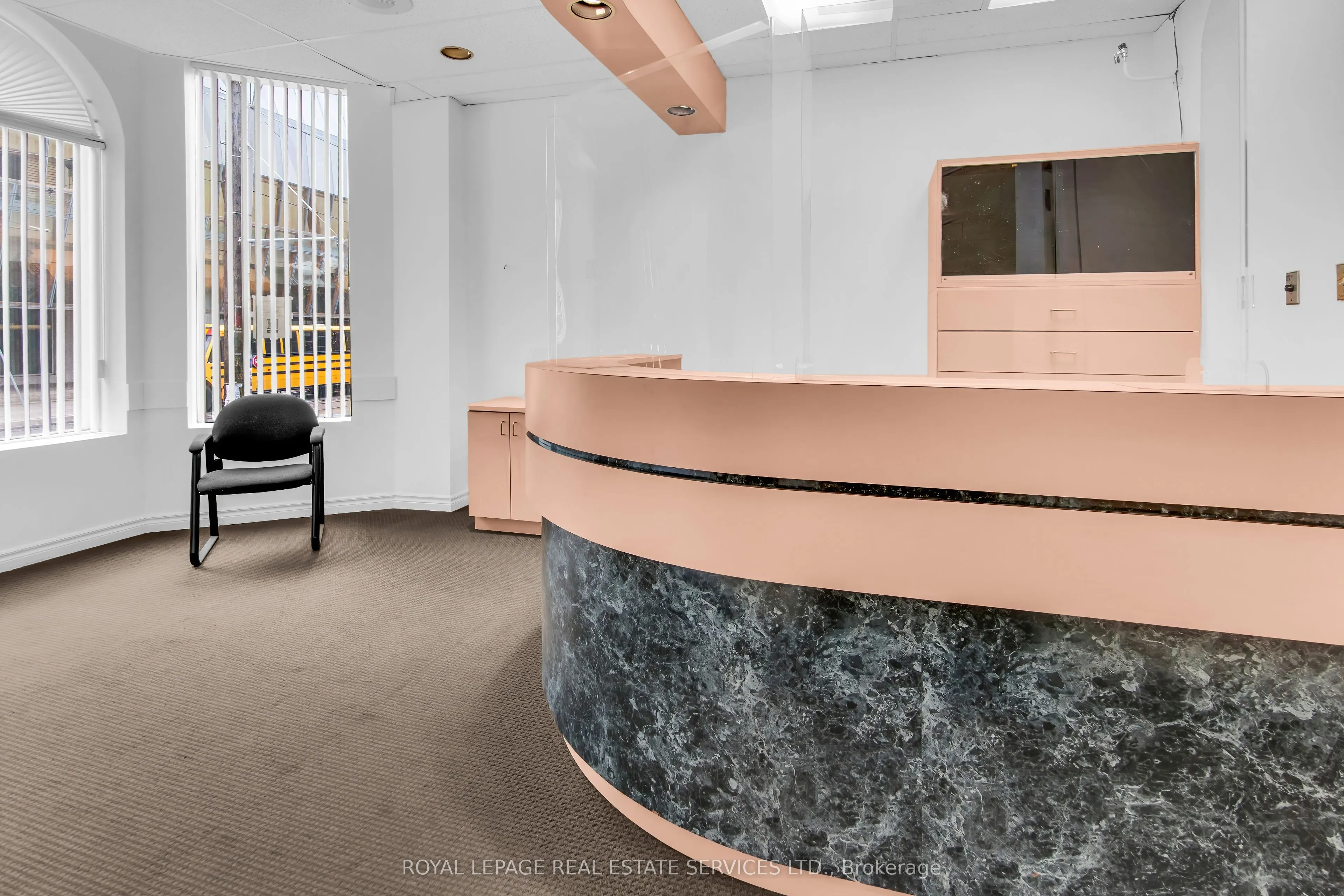 346 Dundas Street W, #Main Floor