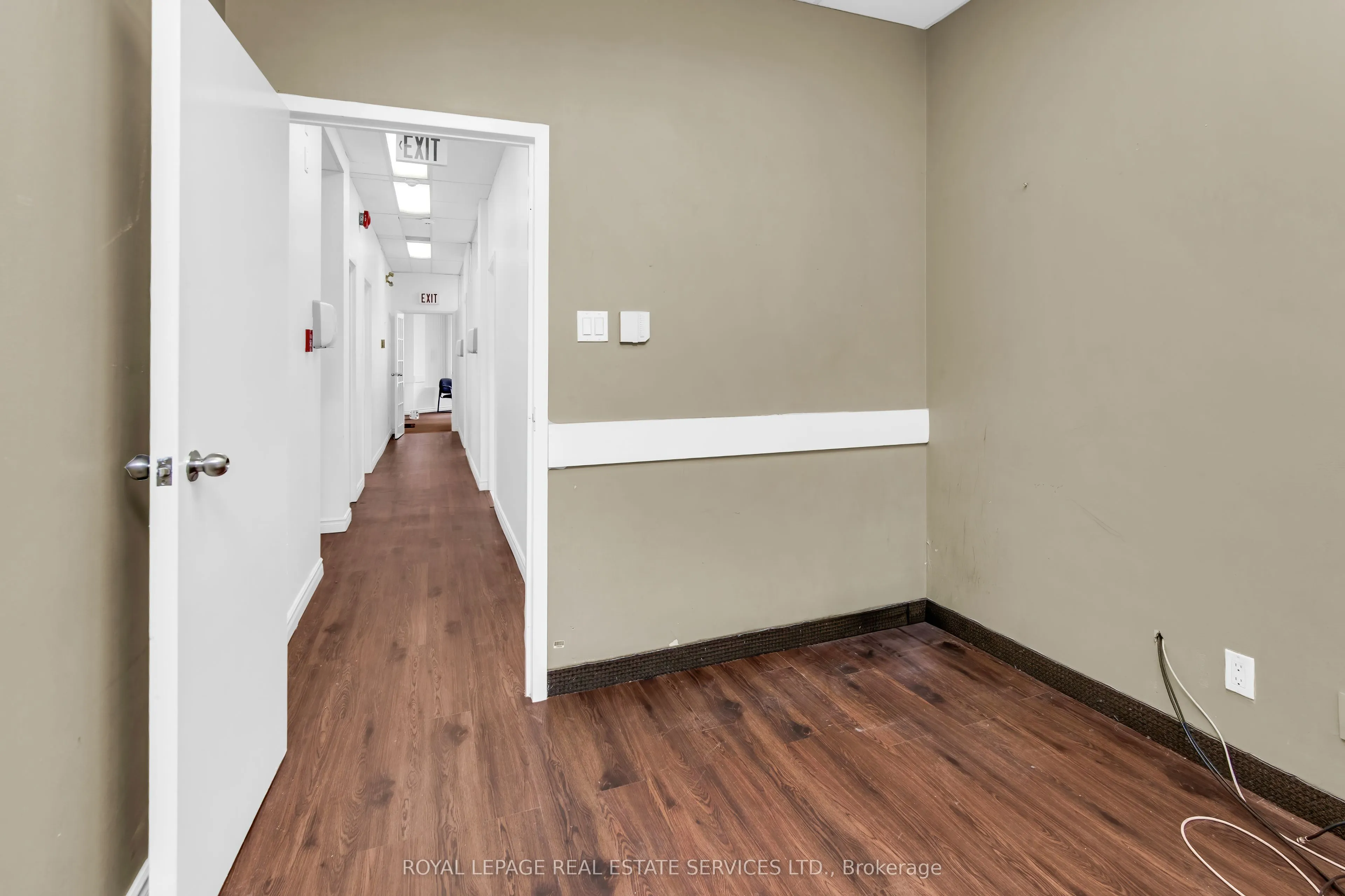 346 Dundas Street W, #Main Floor
