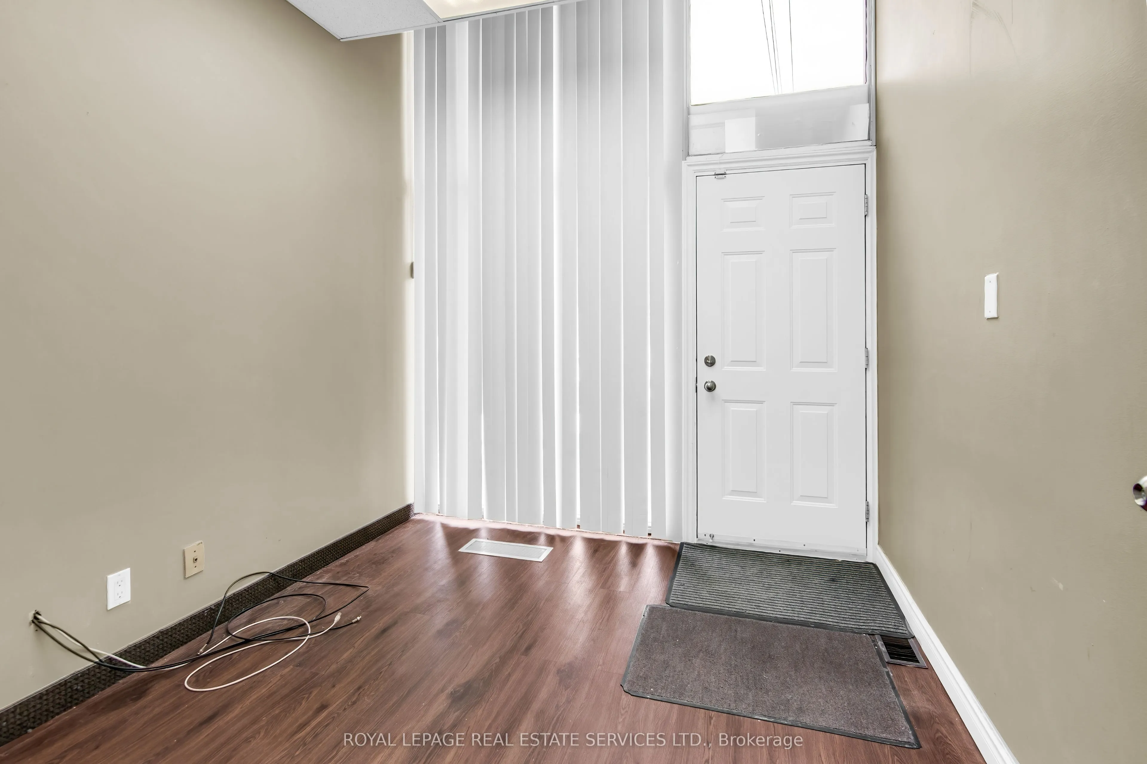 346 Dundas Street W, #Main Floor