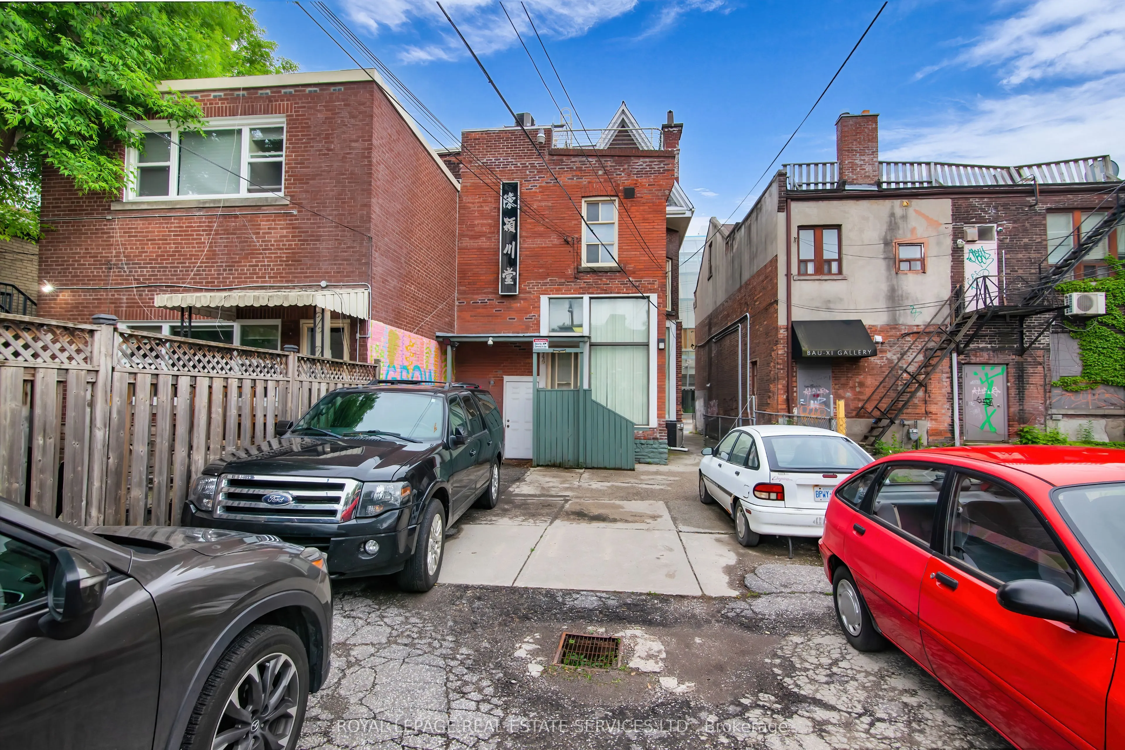 346 Dundas Street W, #Main Floor