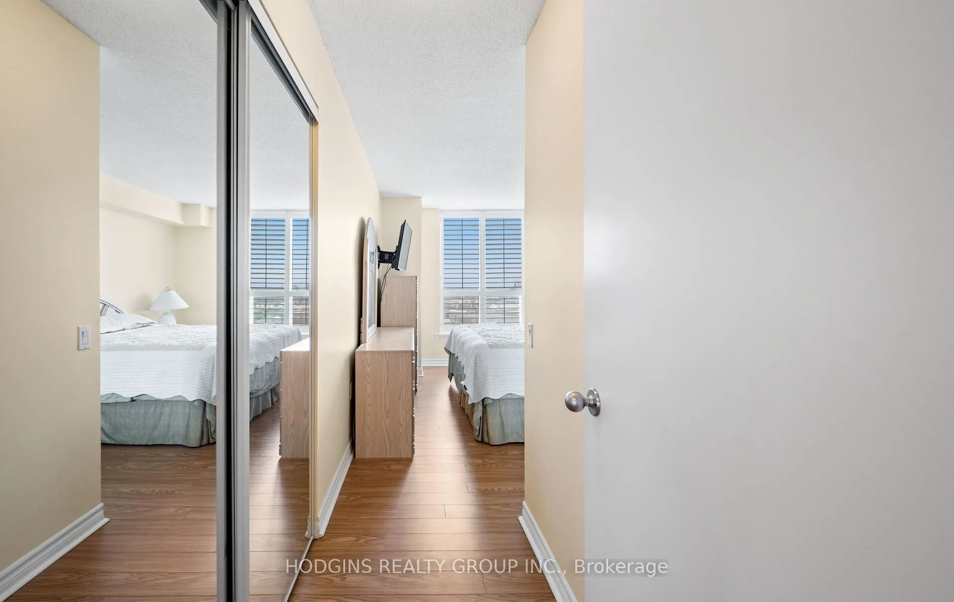 21 Overlea Boulevard, #1904