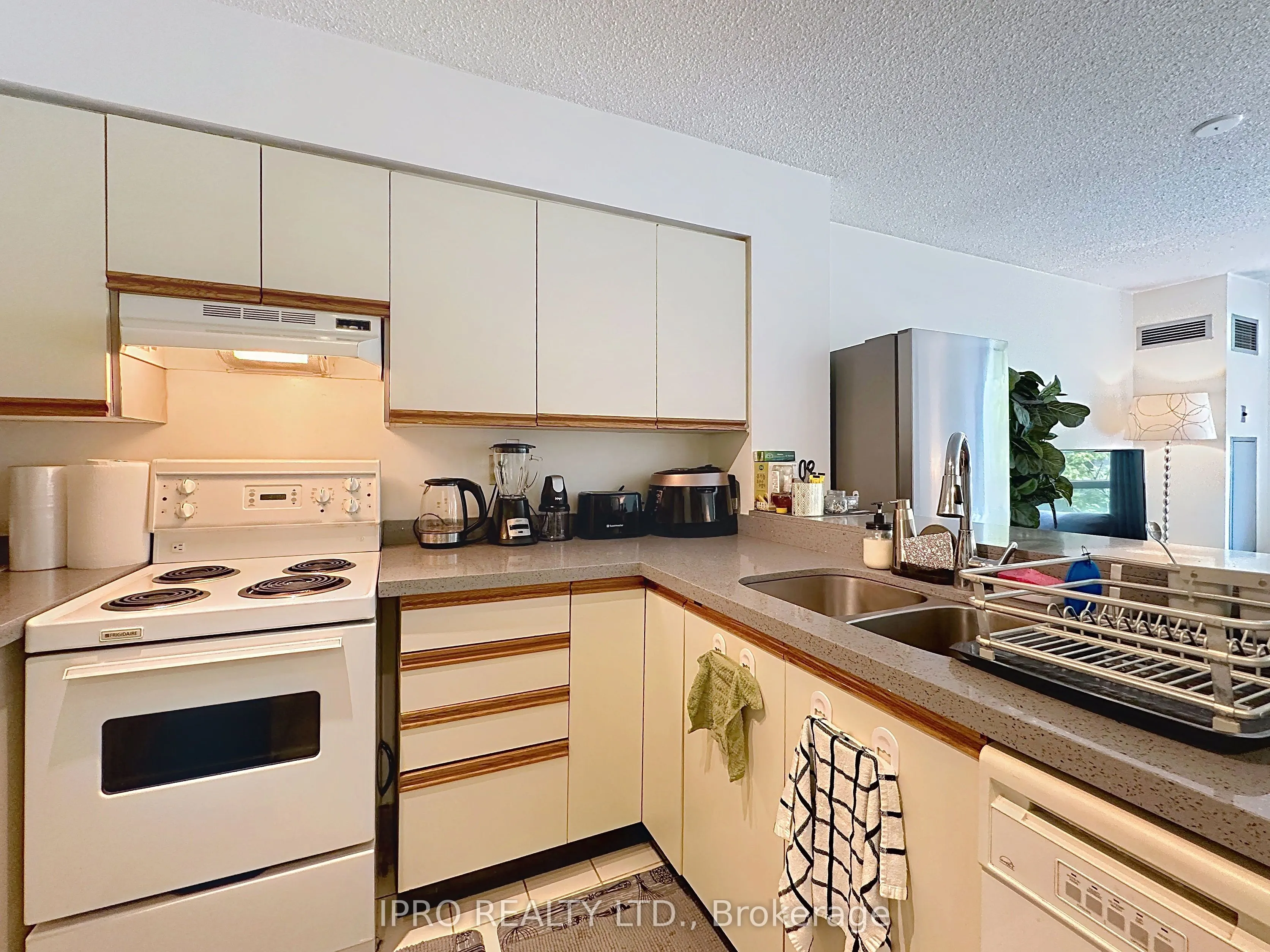 95 Prince Arthur Avenue, ##224