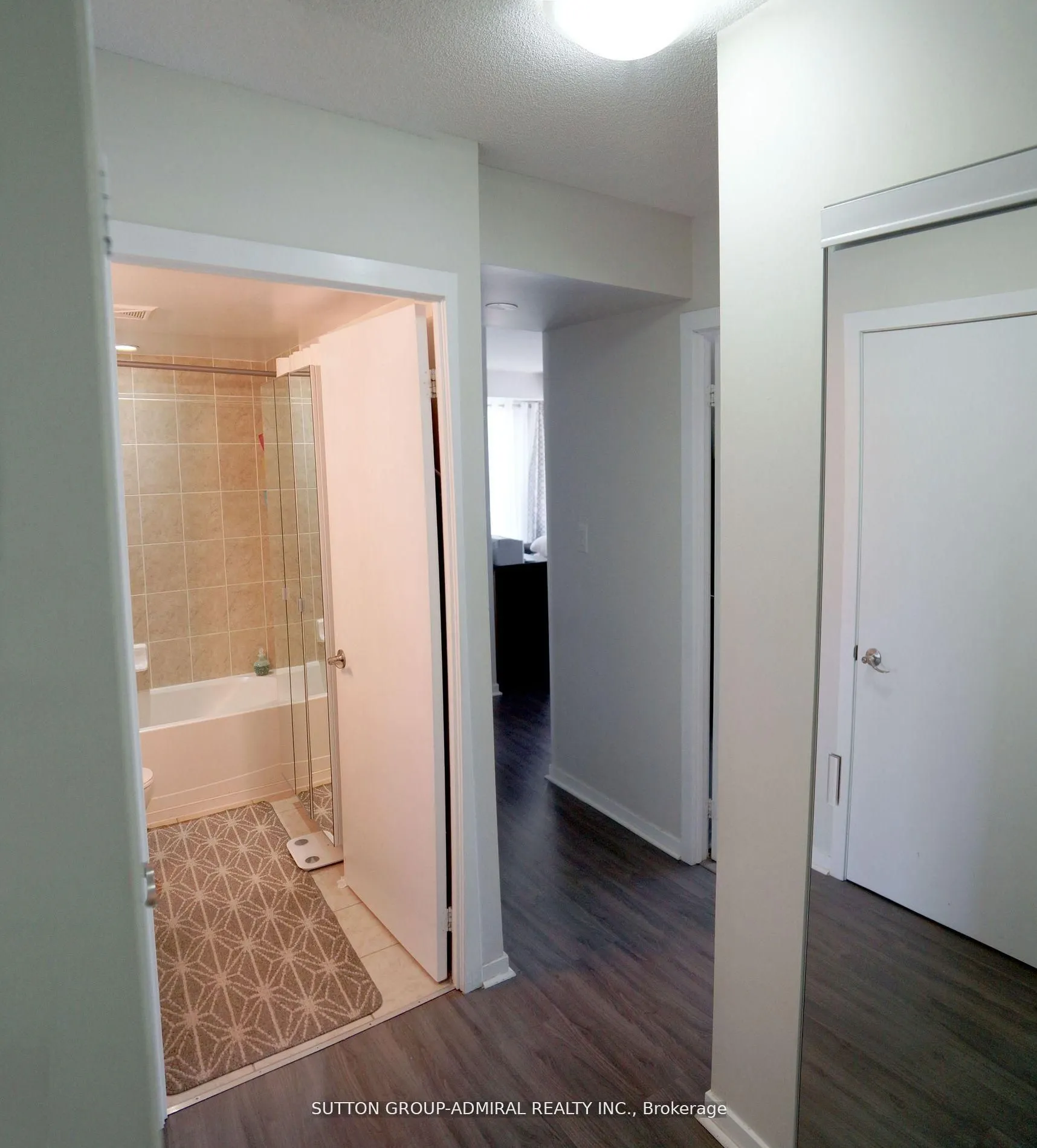 801 Sheppard Avenue, #302