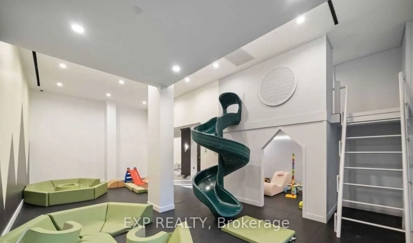 39 Roehampton Avenue, #306