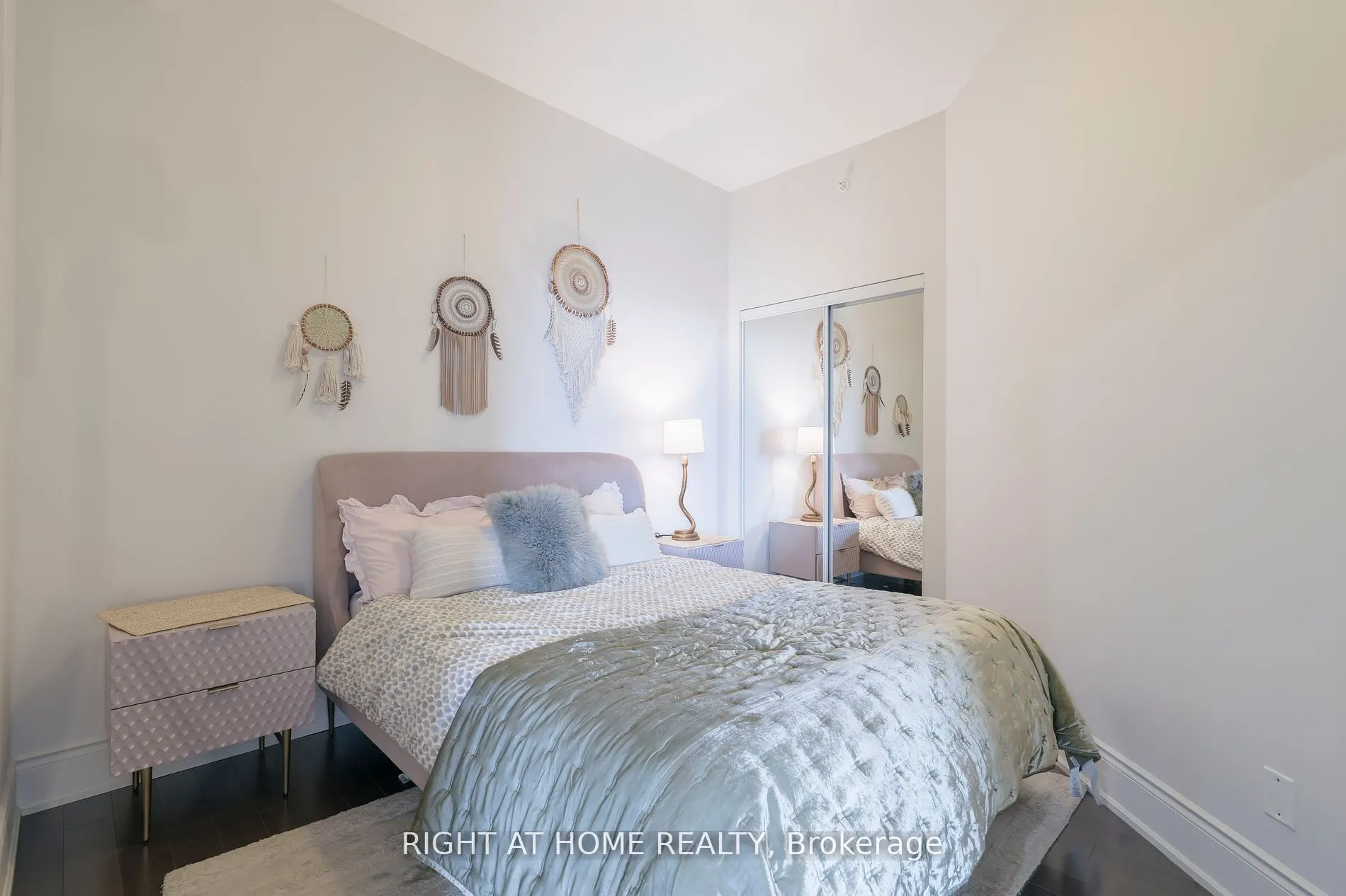 23 Glebe Road W, #918