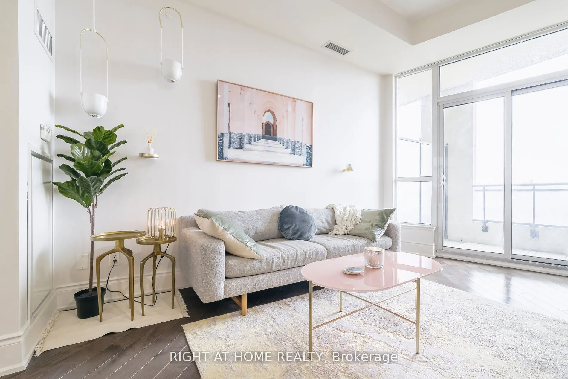 23 Glebe Road W, #918