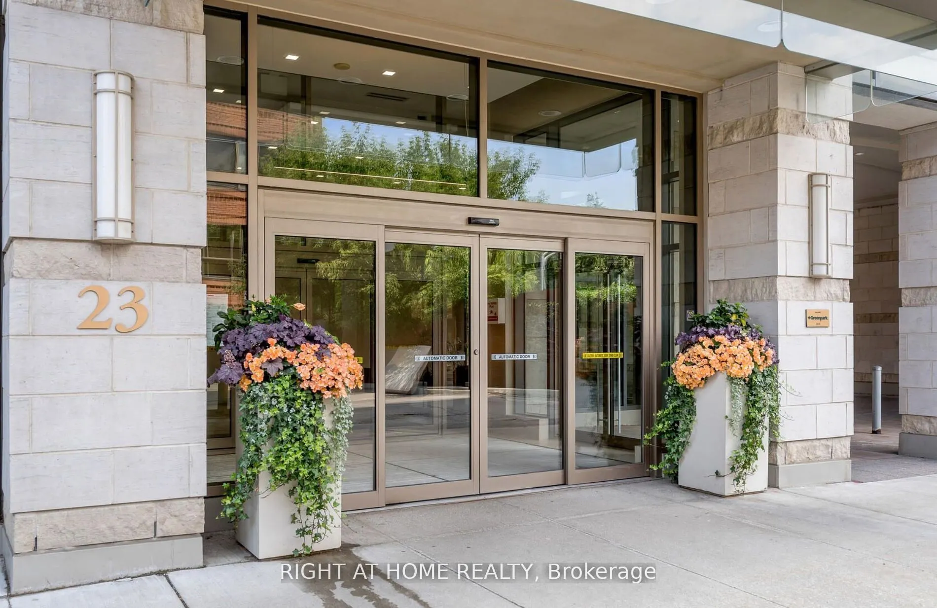 23 Glebe Road W, #918