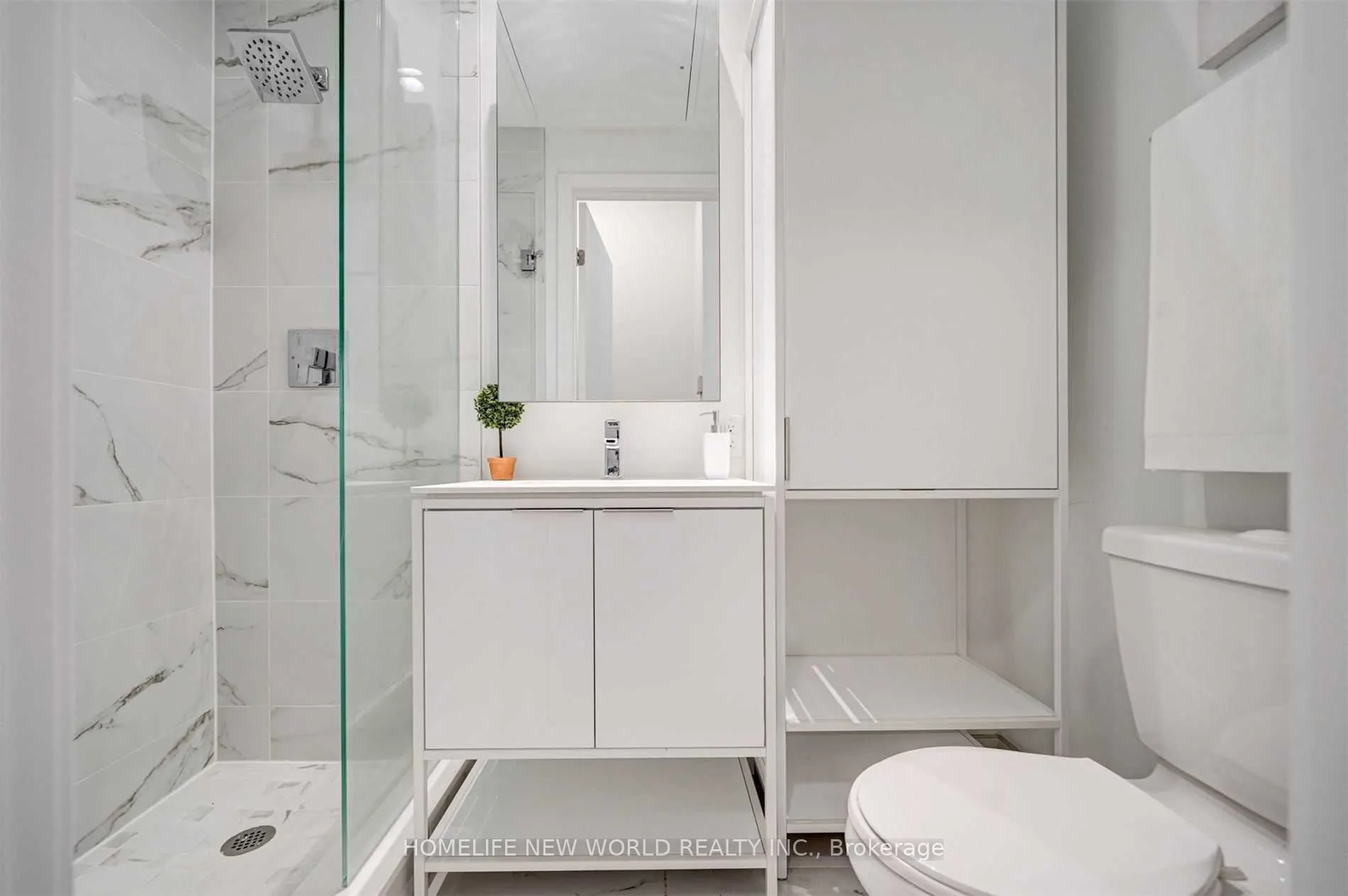 77 Shuter Street, #909