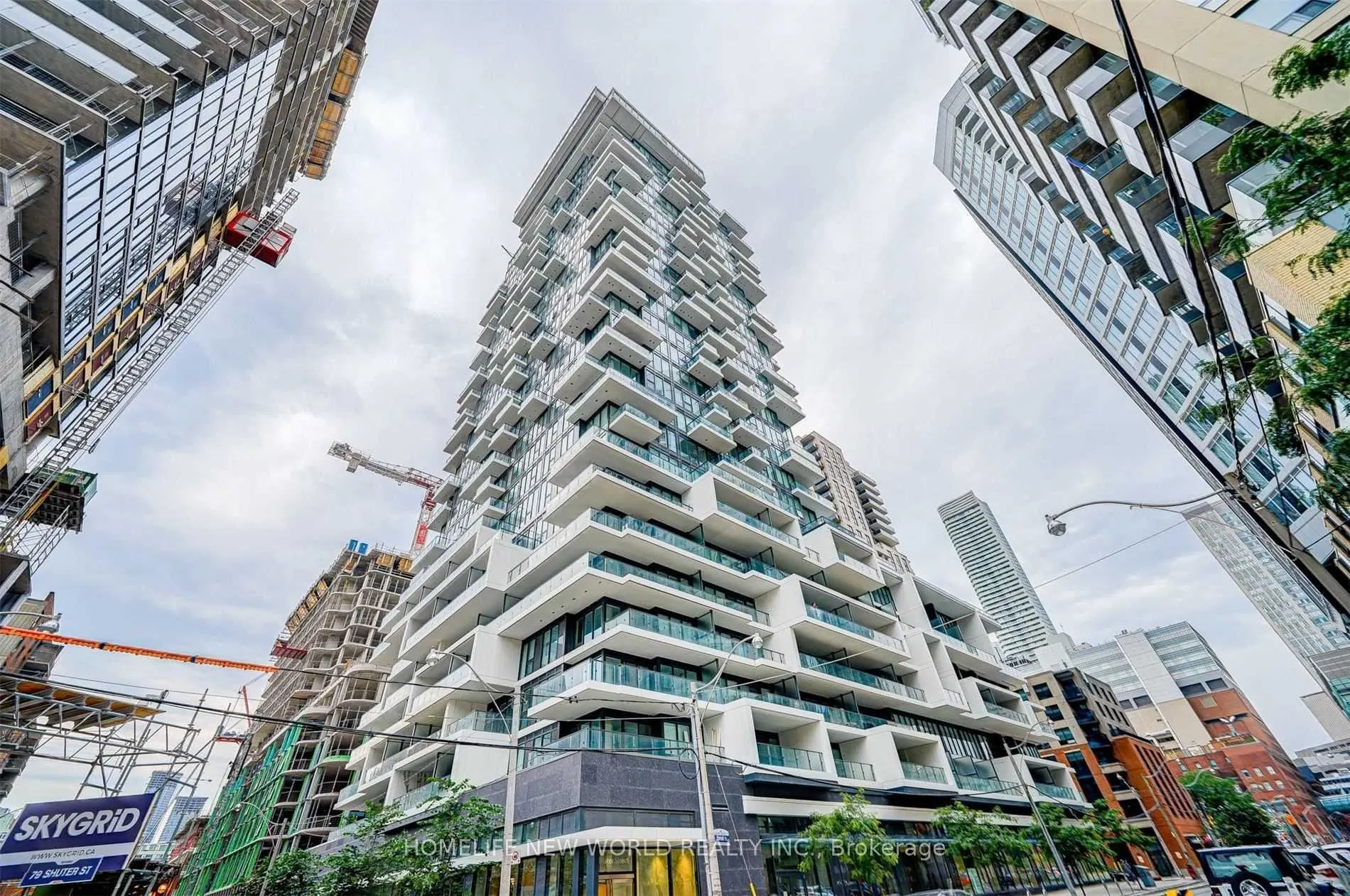 77 Shuter Street, #909