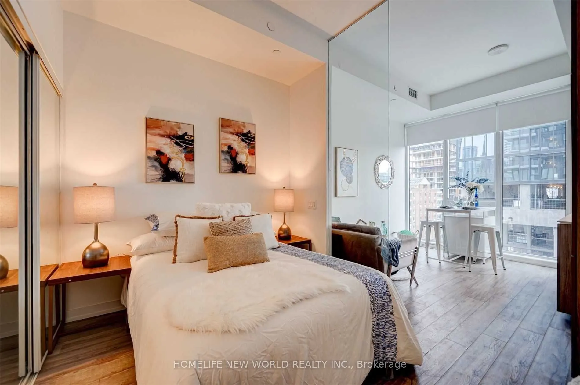 77 Shuter Street, #909