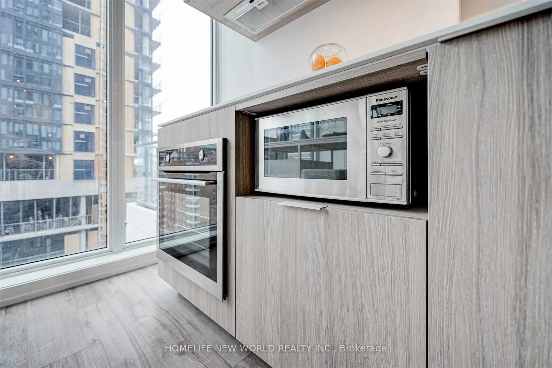 77 Shuter Street, #909