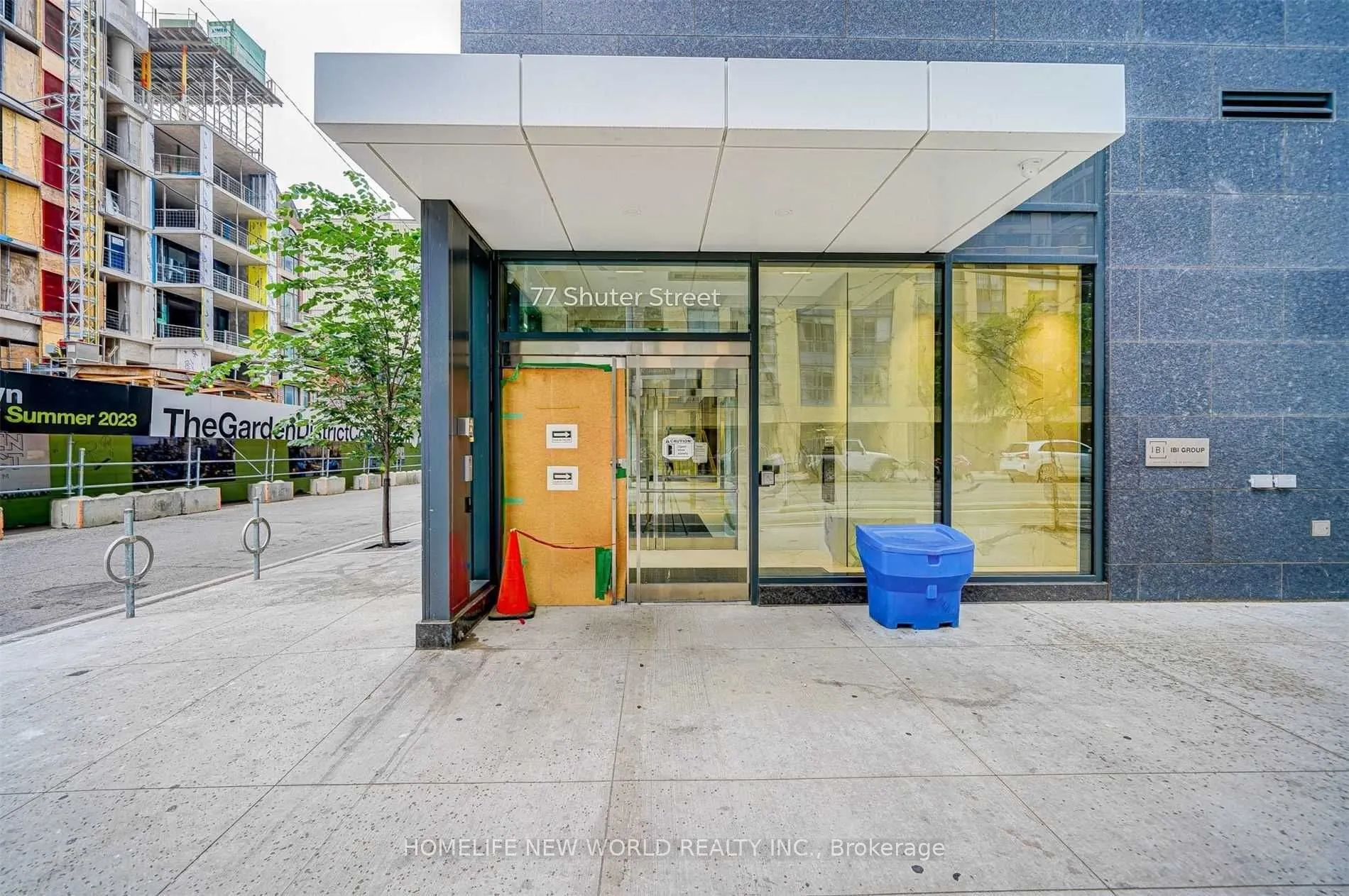 77 Shuter Street, #909