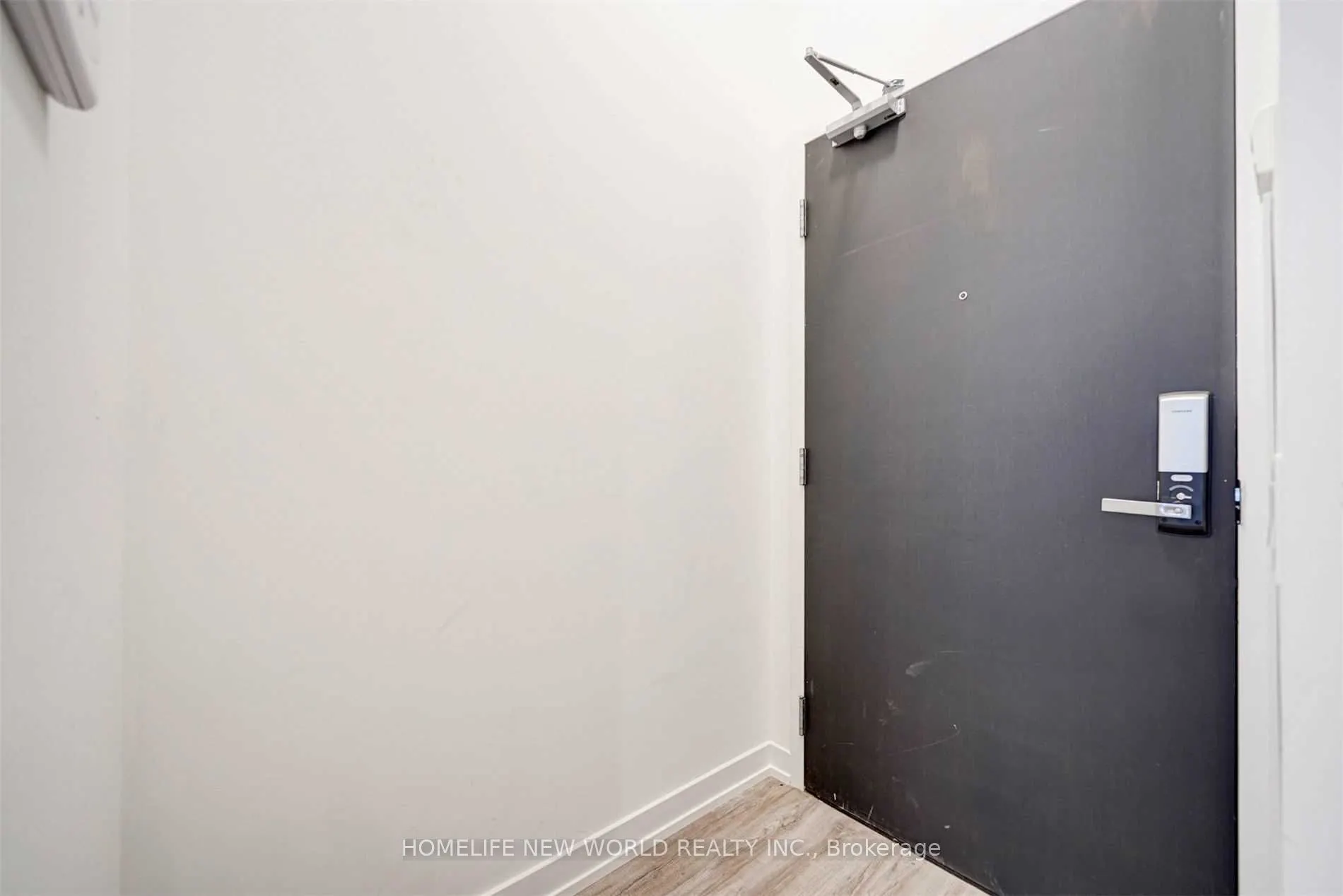 77 Shuter Street, #909