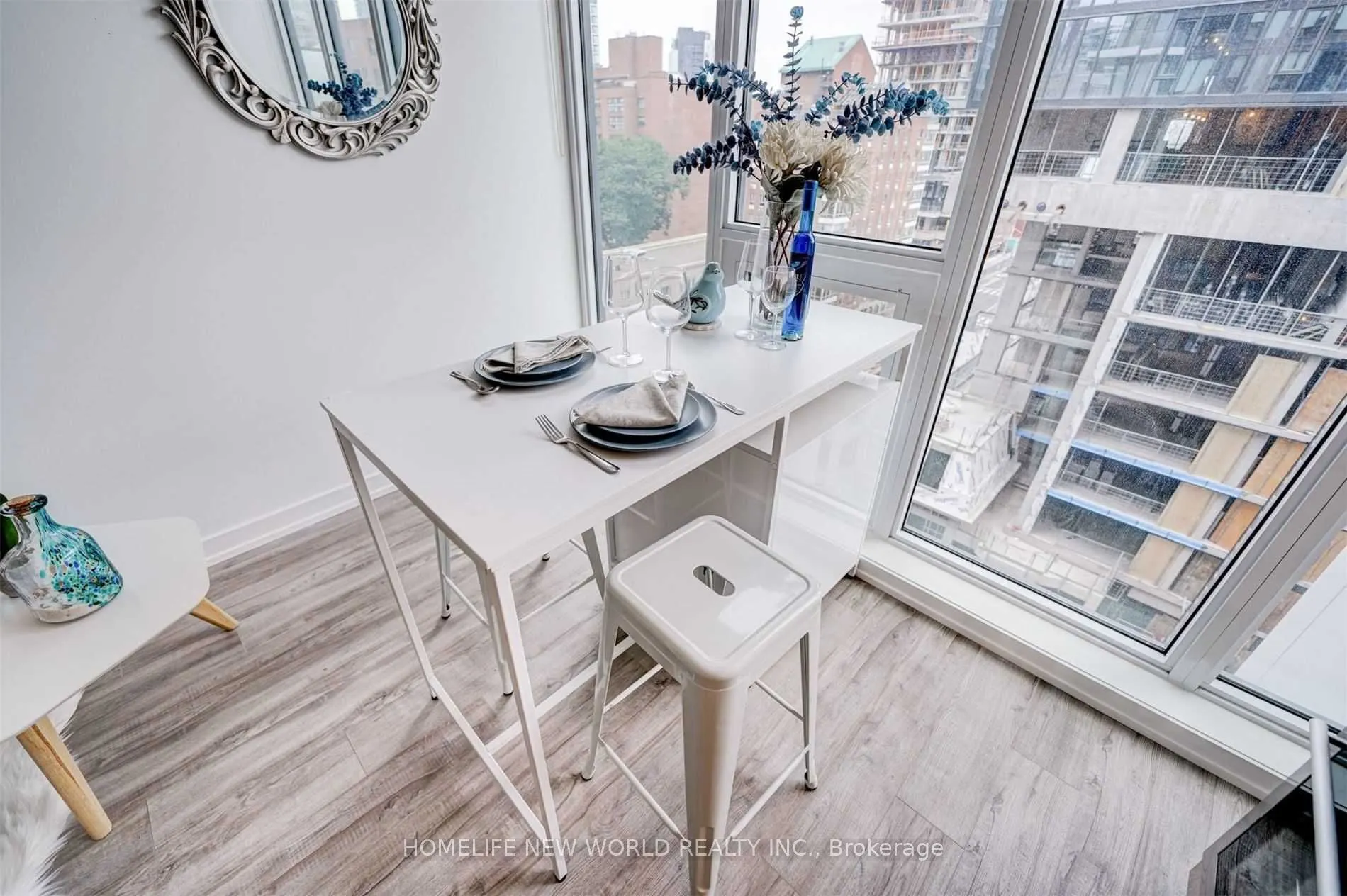 77 Shuter Street, #909