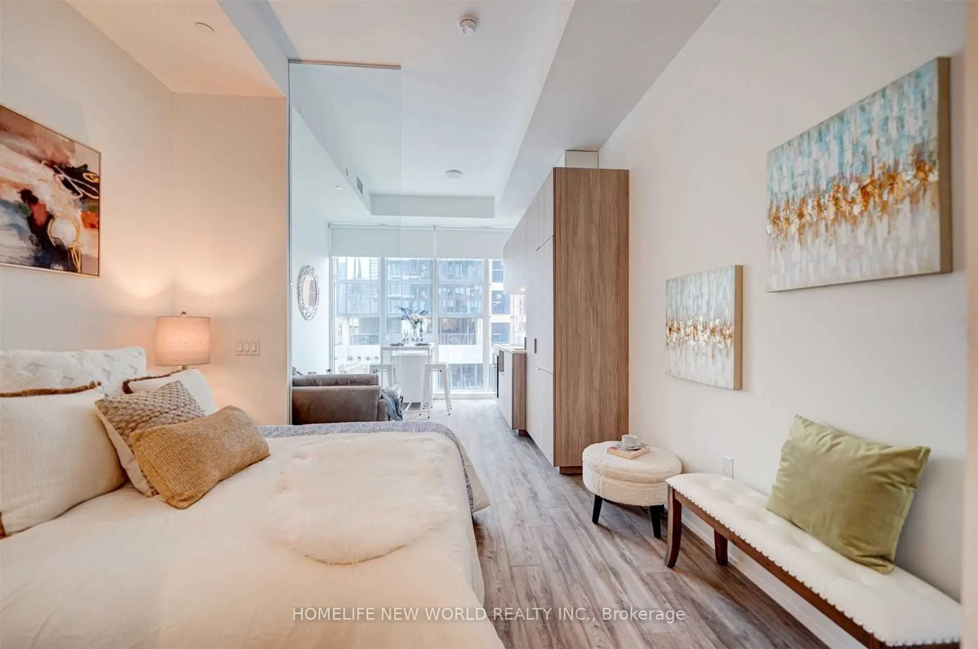 77 Shuter Street, #909