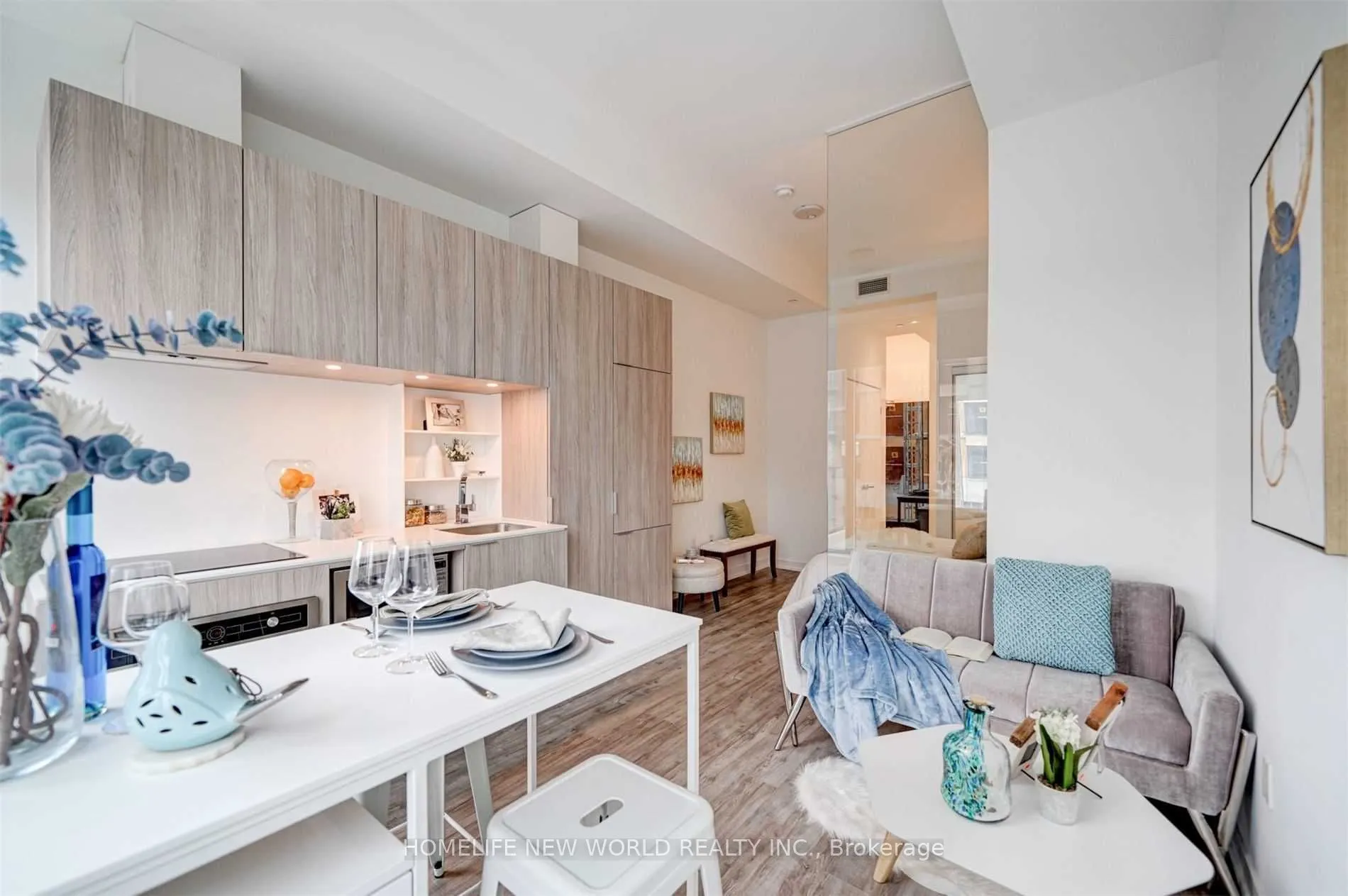 77 Shuter Street, #909