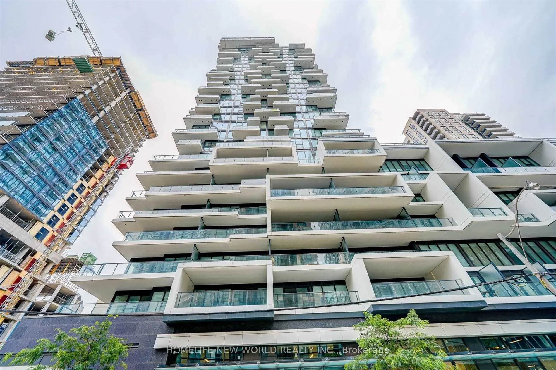 77 Shuter Street, #909