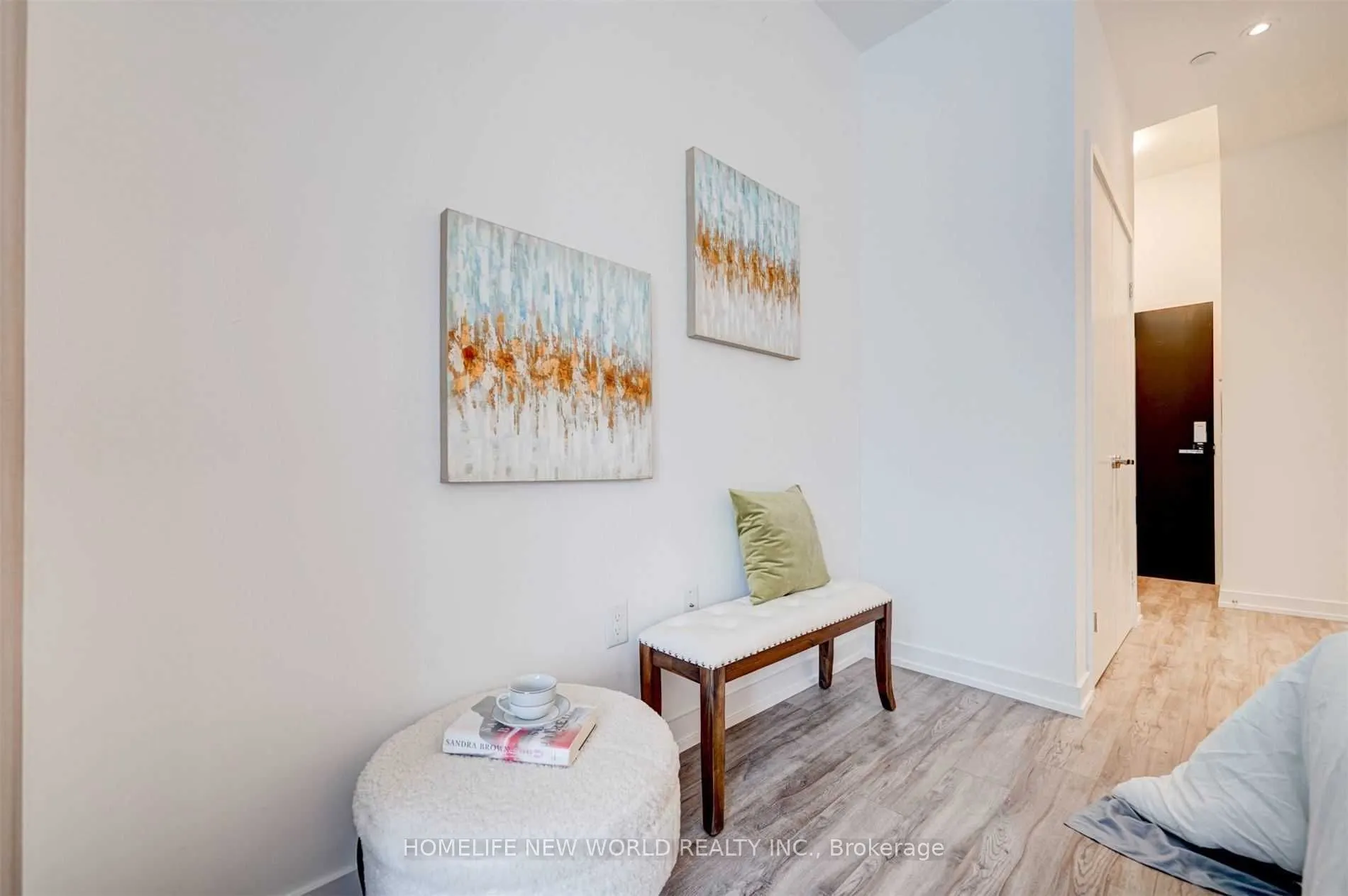 77 Shuter Street, #909