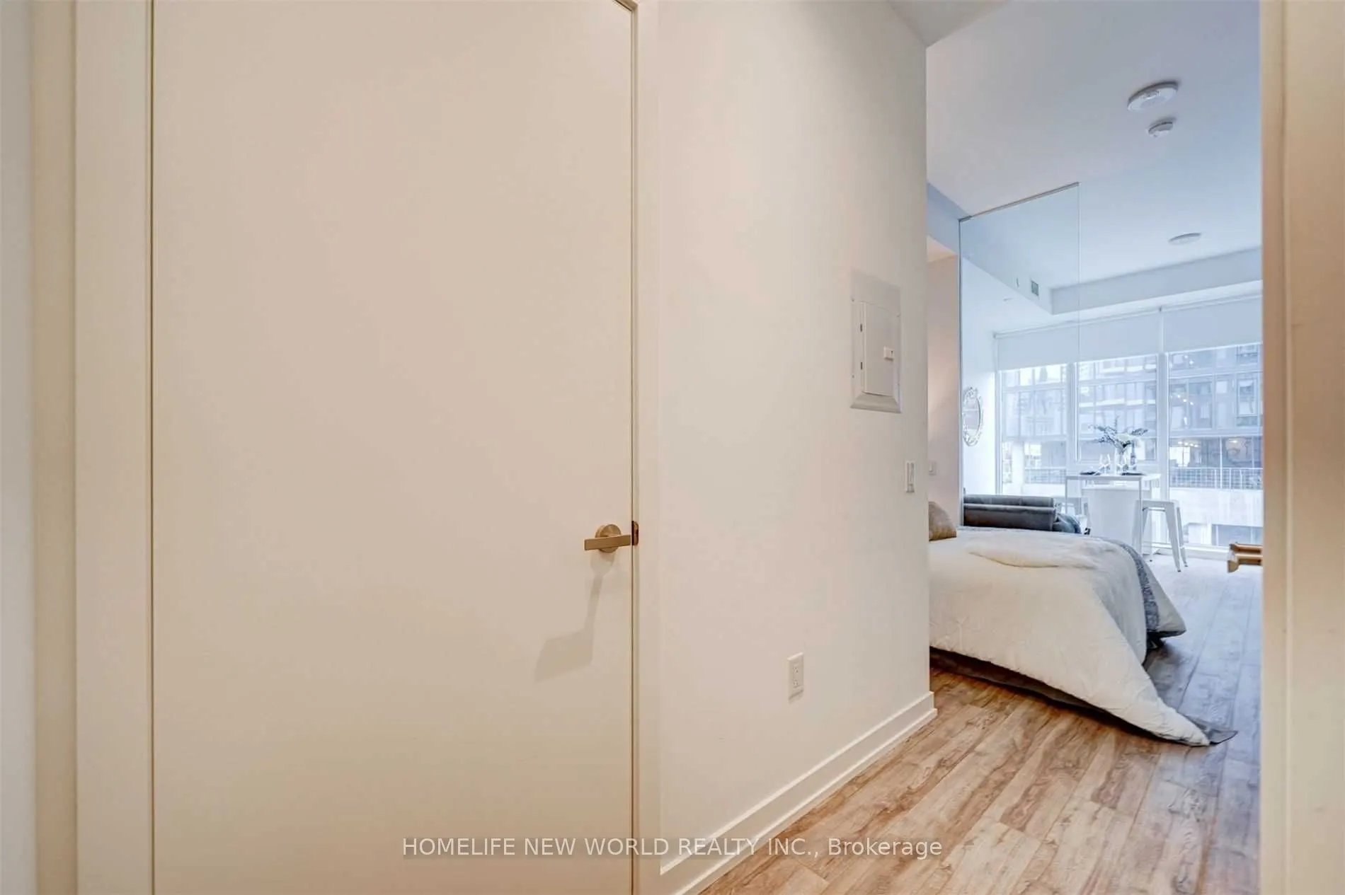 77 Shuter Street, #909