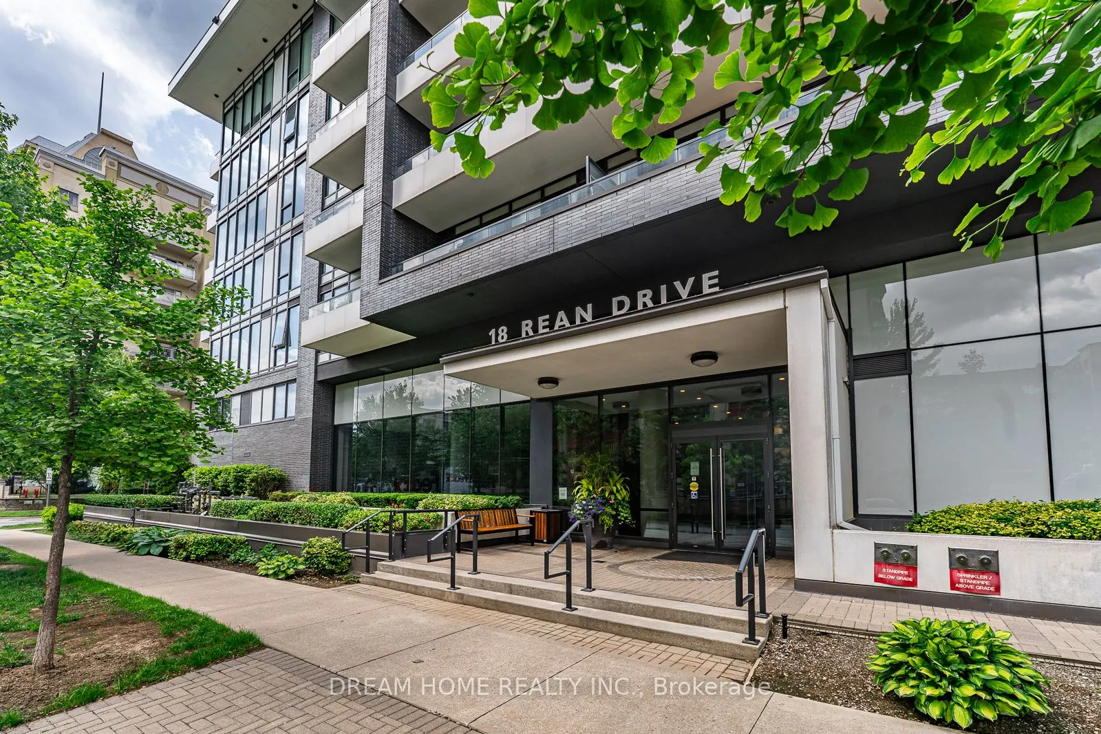 18 Rean Drive, #301