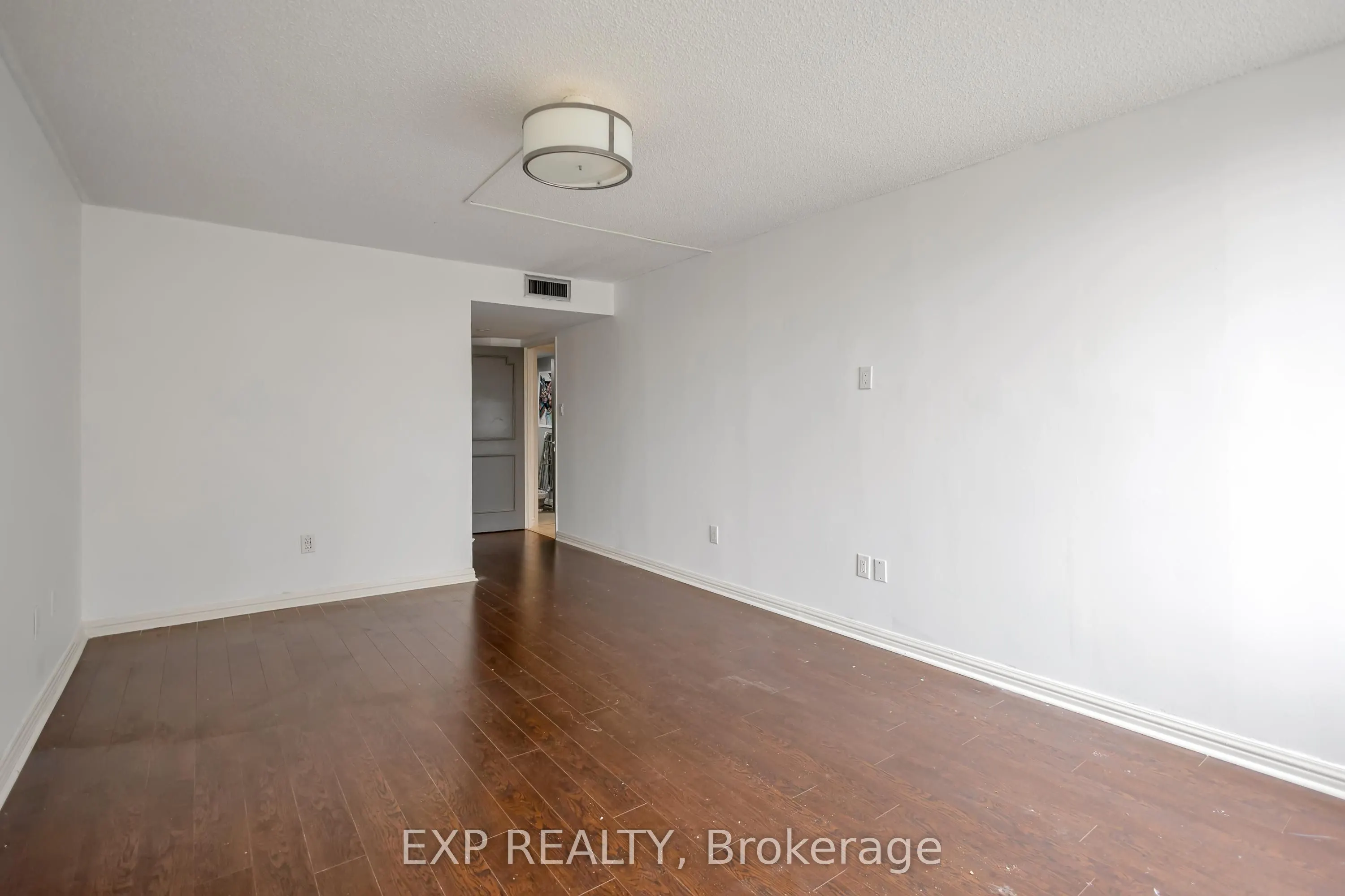 900 Yonge Street, #601