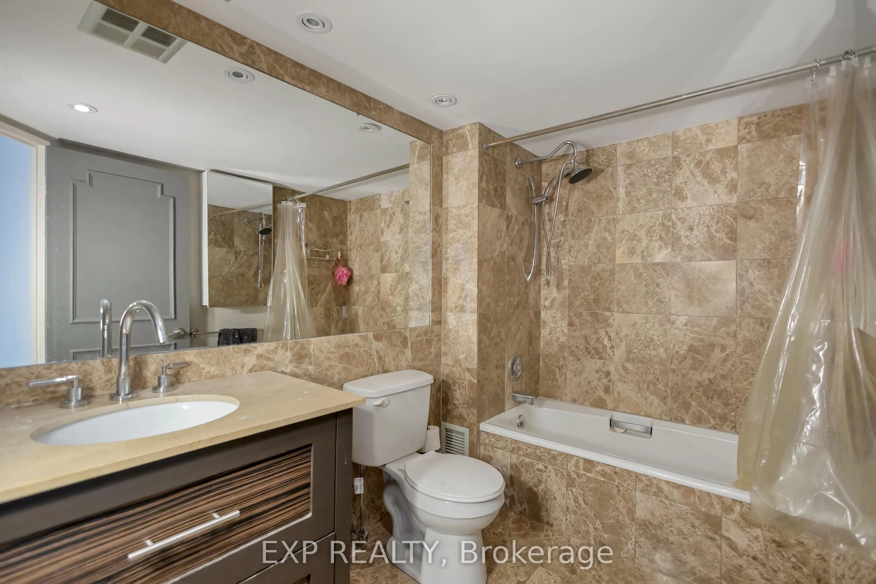 900 Yonge Street, #601