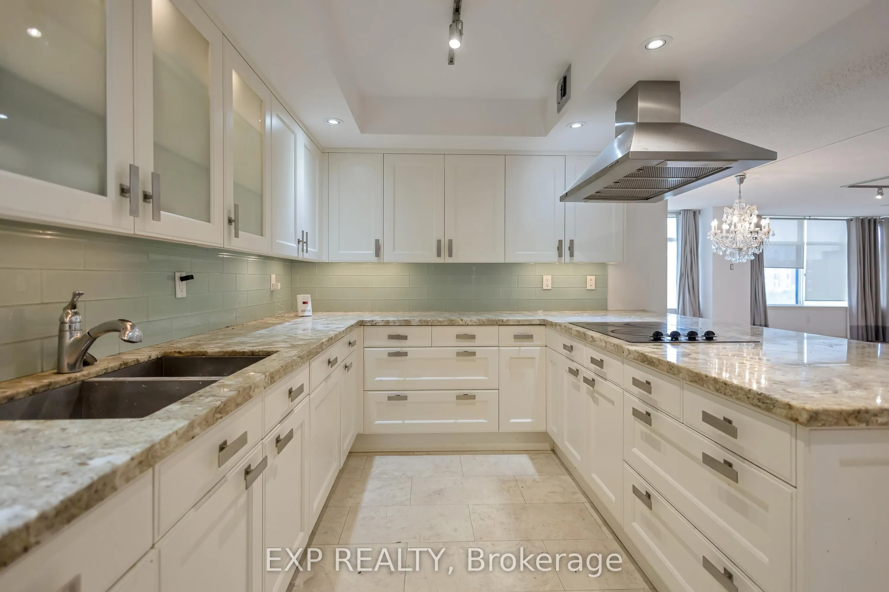 900 Yonge Street, #601