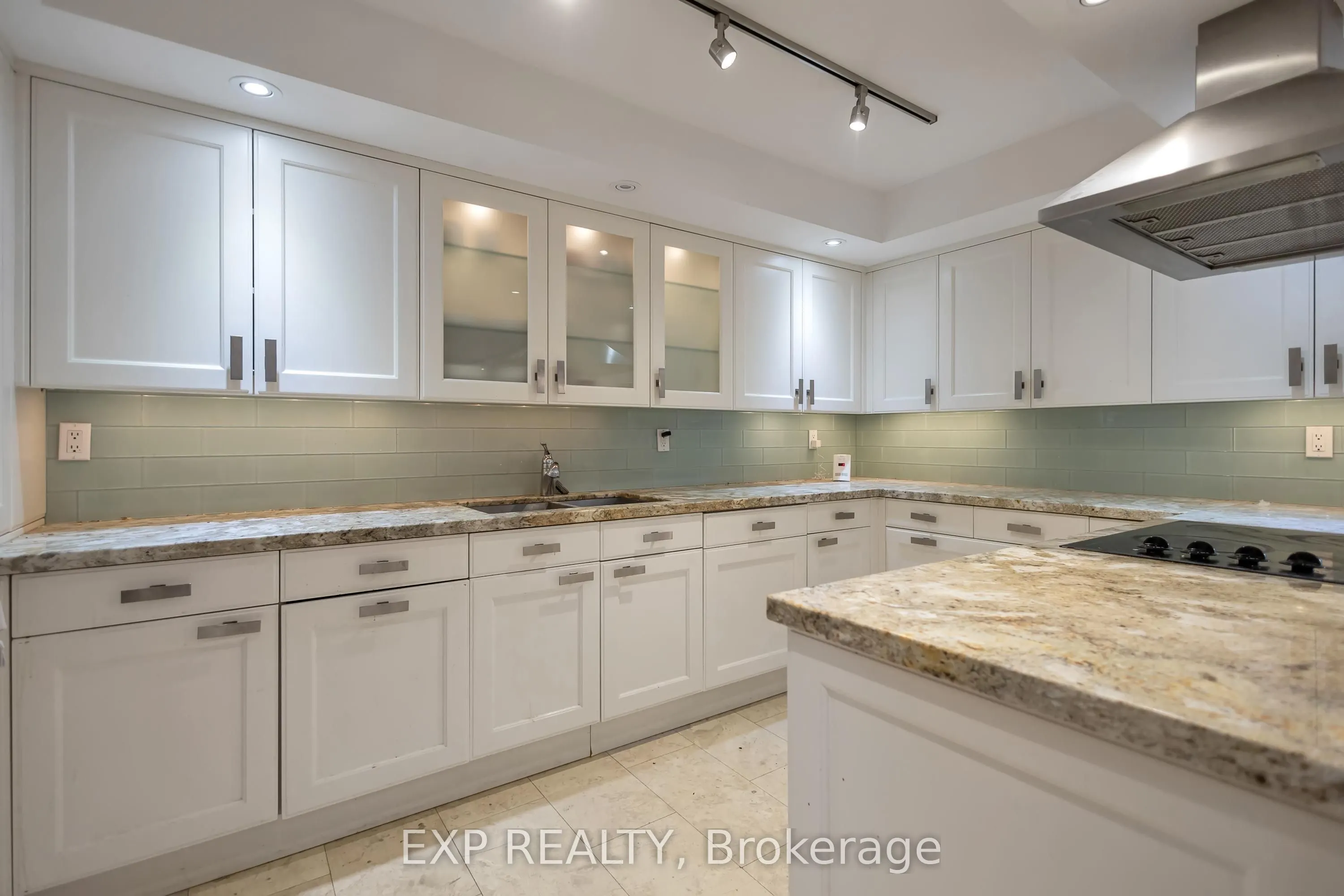 900 Yonge Street, #601