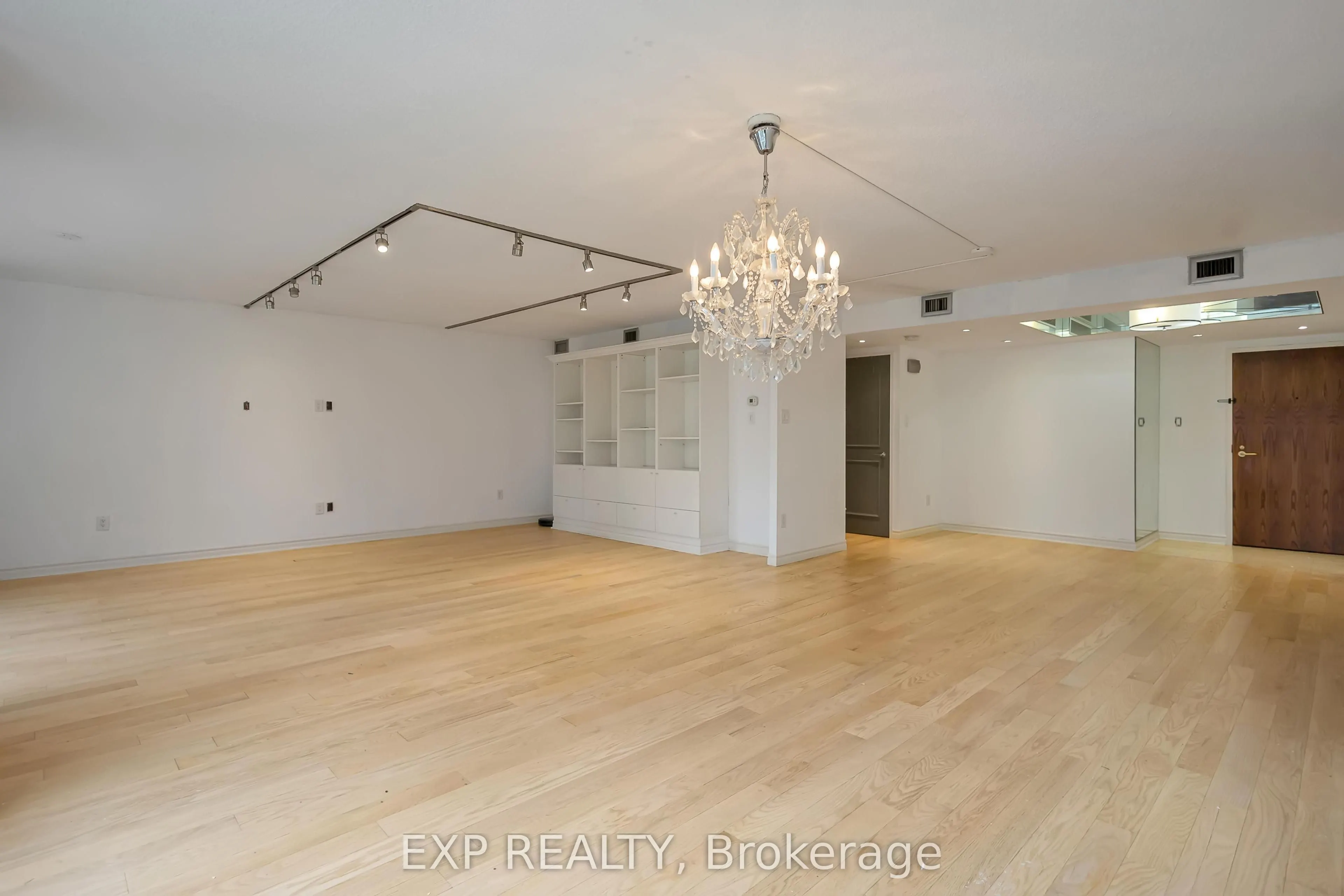 900 Yonge Street, #601