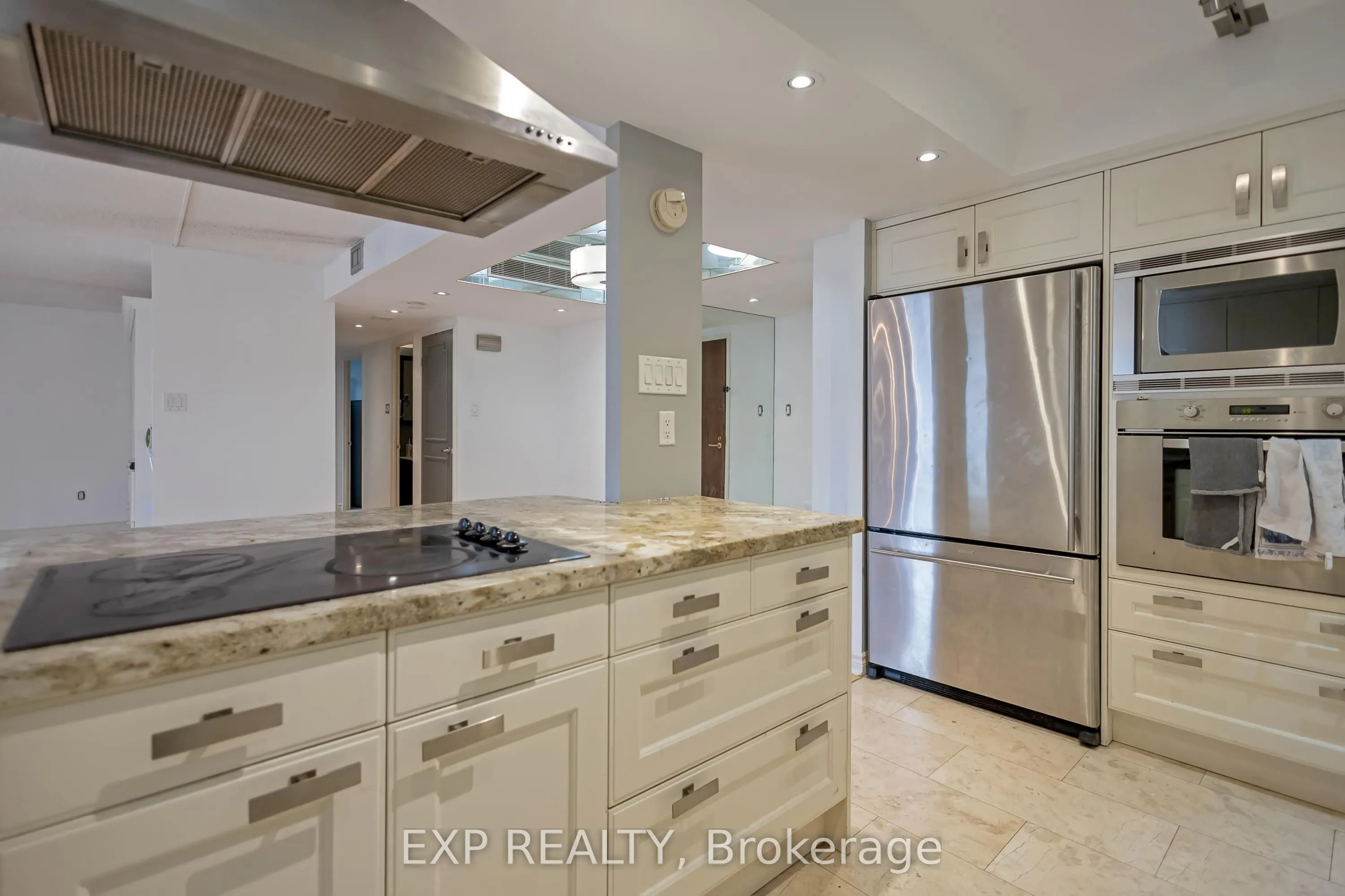 900 Yonge Street, #601