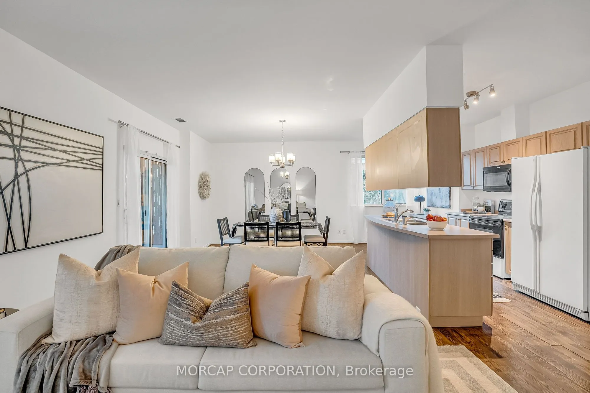 600 Eglinton Avenue E, #109