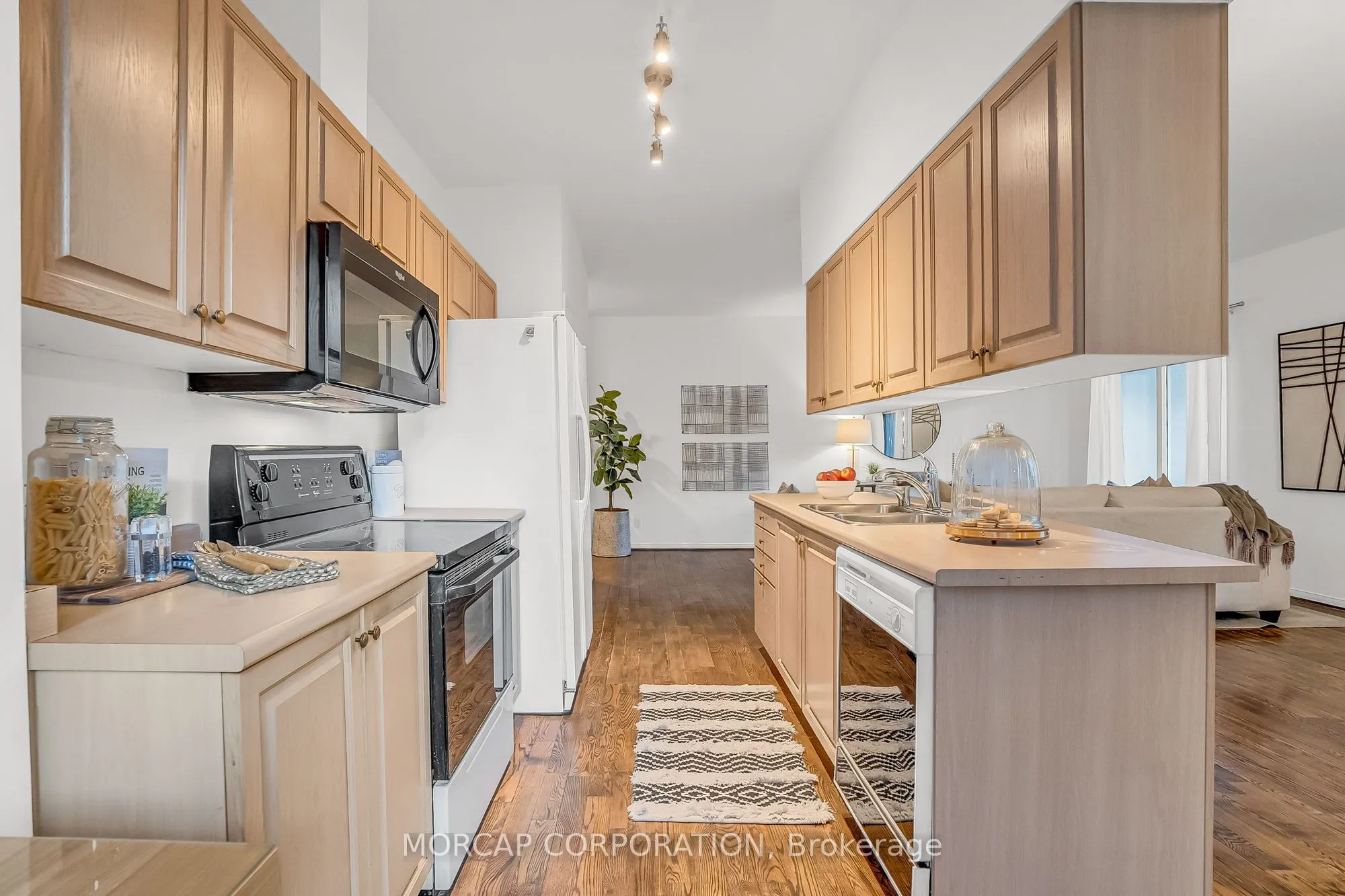 600 Eglinton Avenue E, #109