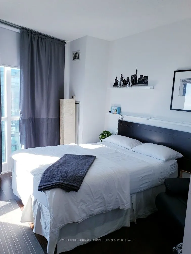 215 Fort York Boulevard, #2706