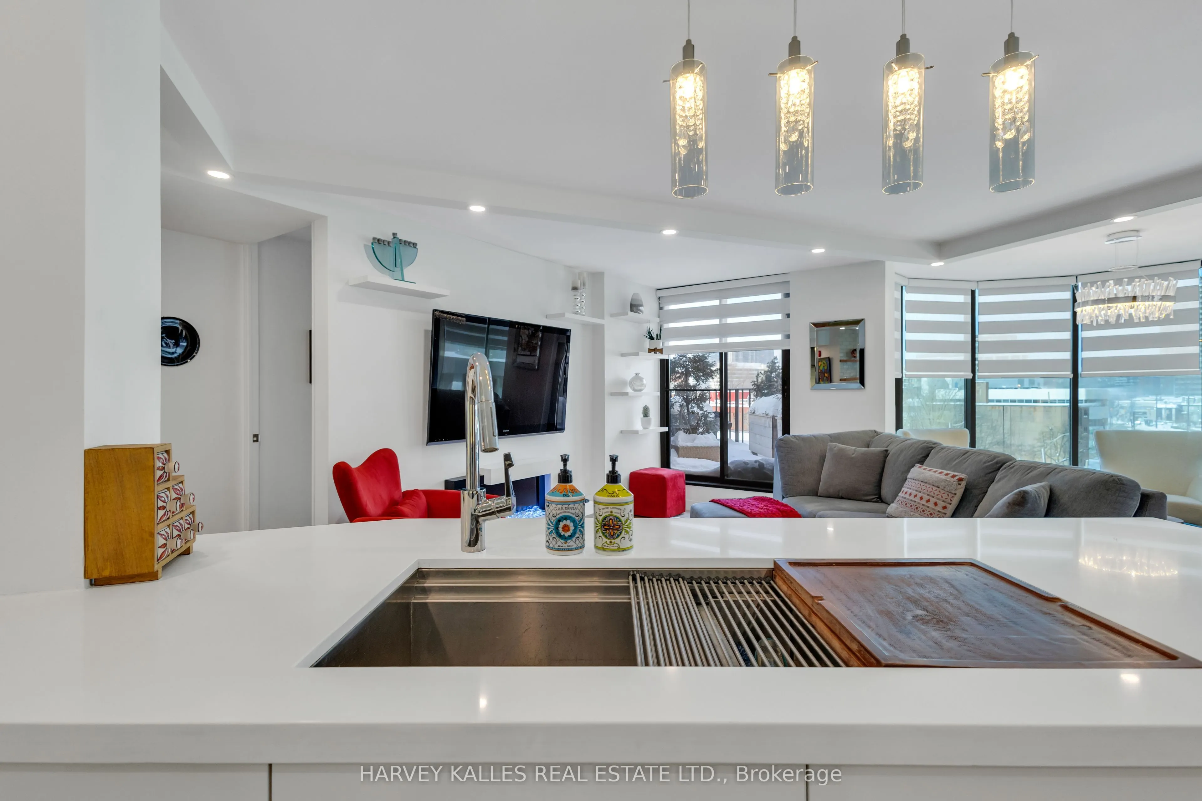 1331 Bay Street, #402