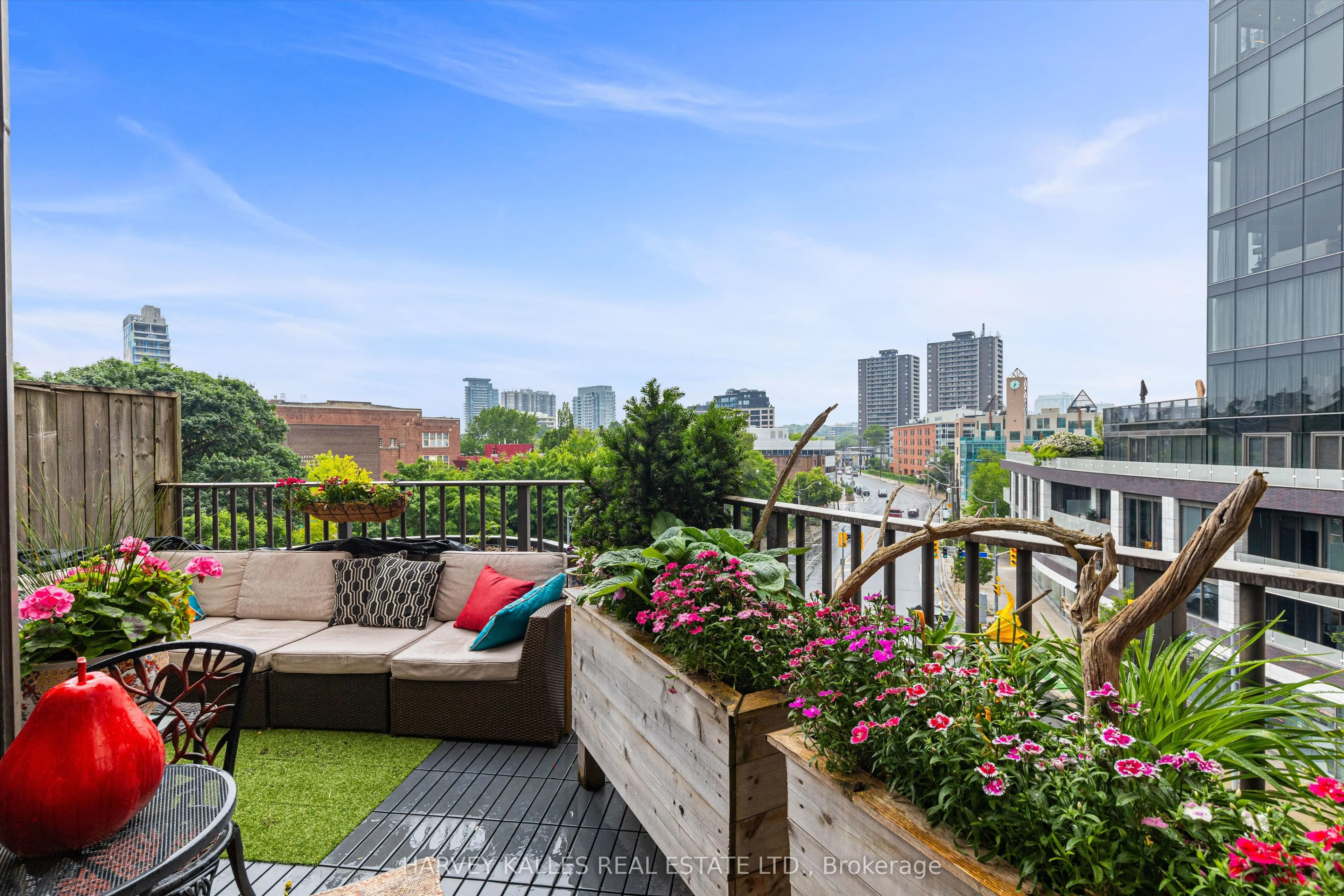 1331 Bay Street, #402