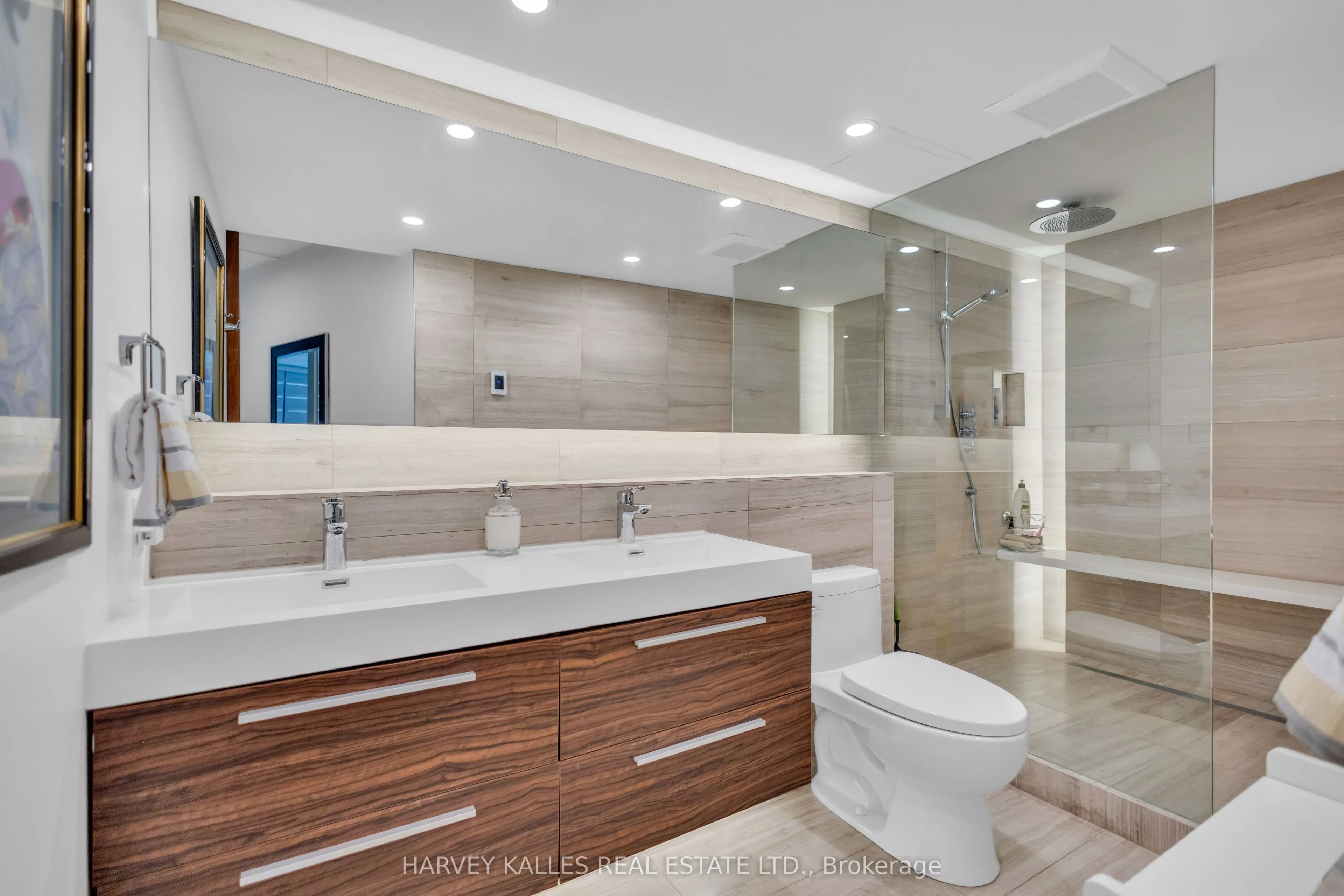 1331 Bay Street, #402