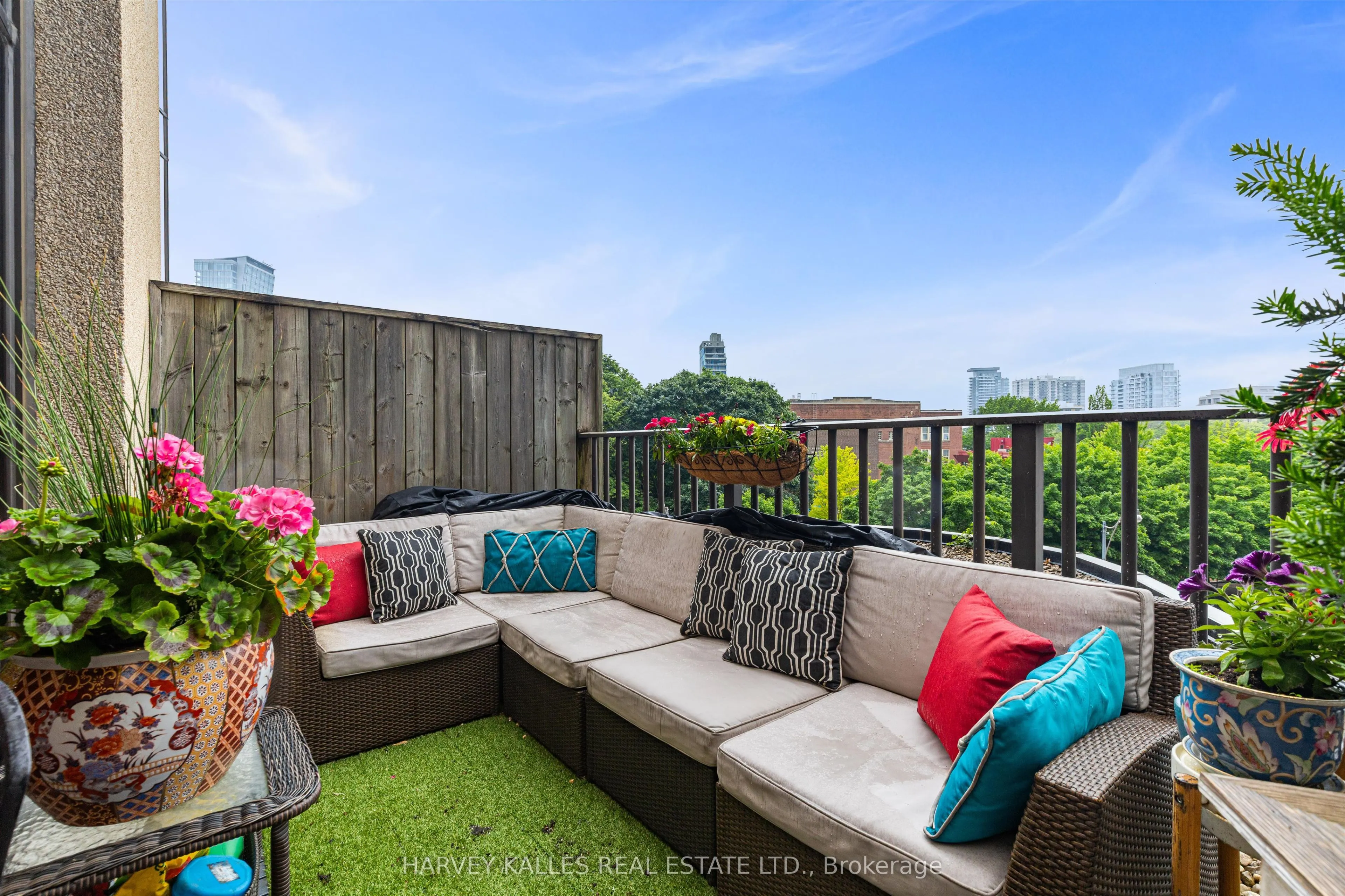 1331 Bay Street, #402
