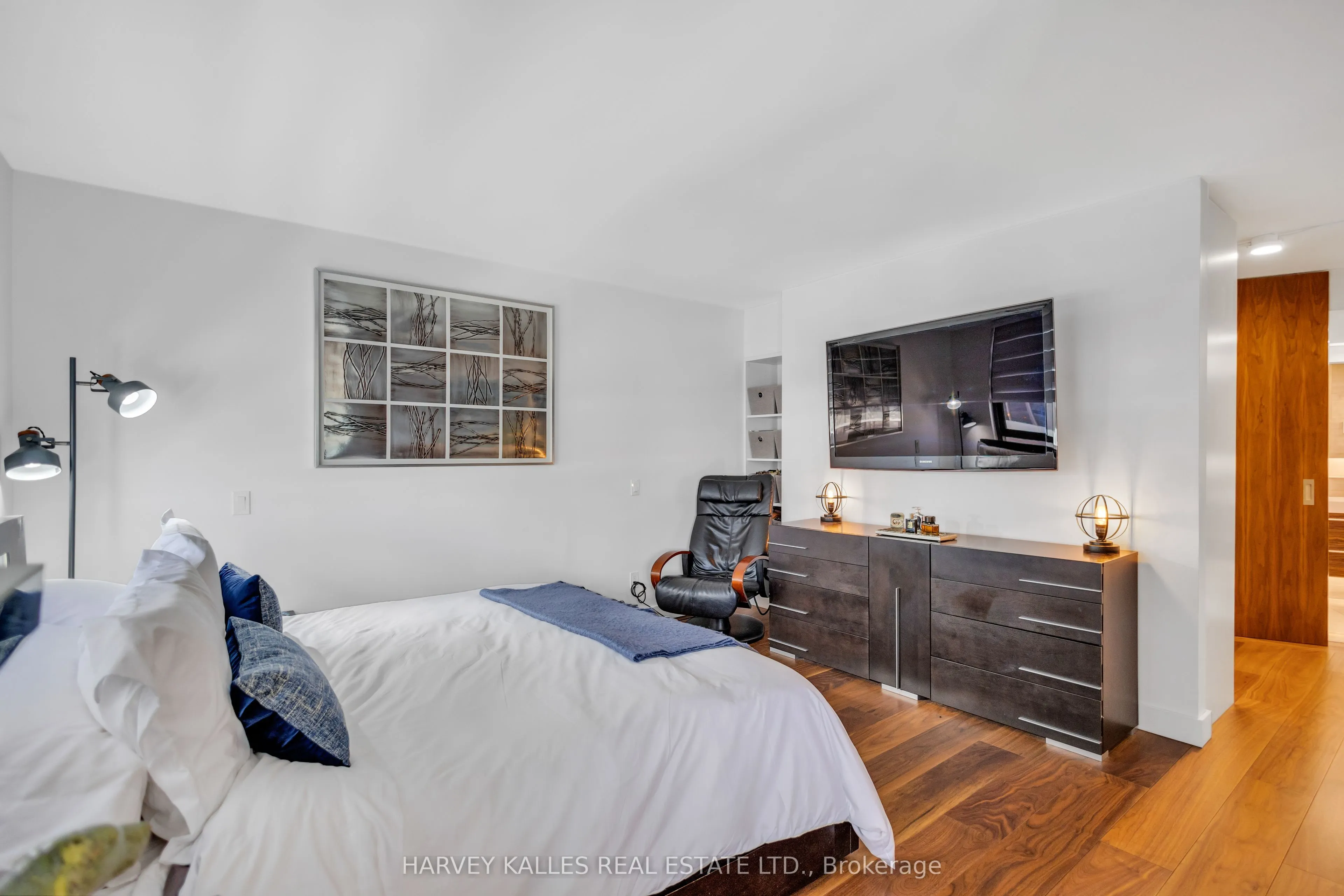 1331 Bay Street, #402