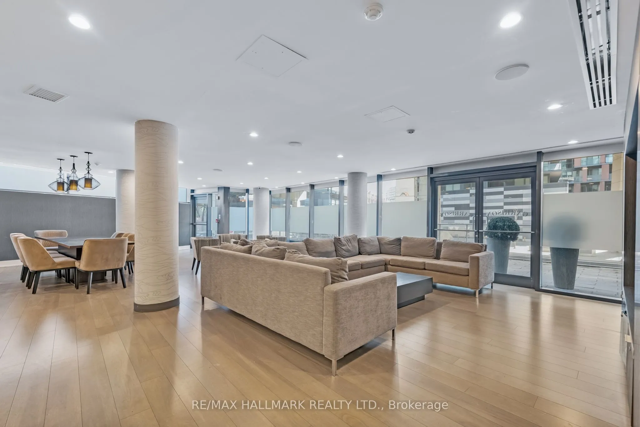 169 Fort York Boulevard #913