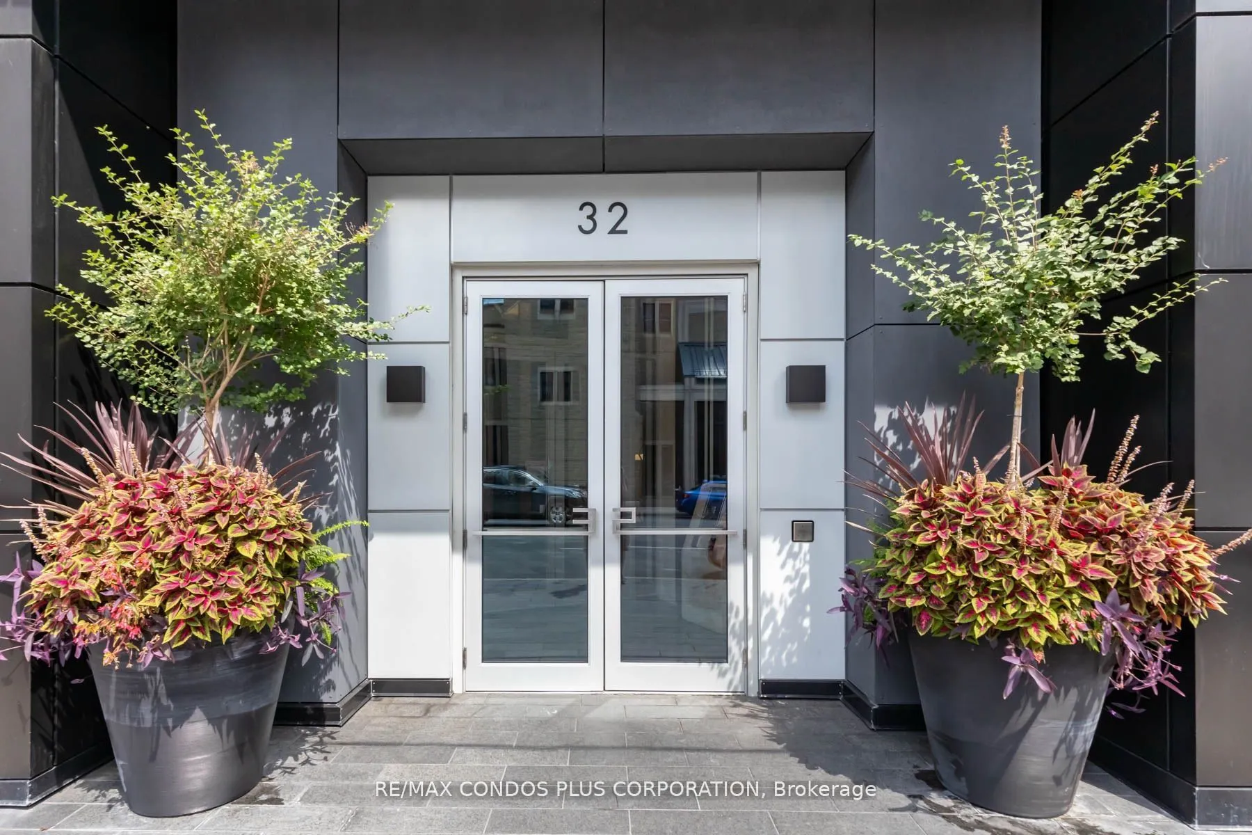 32 Davenport Road #306