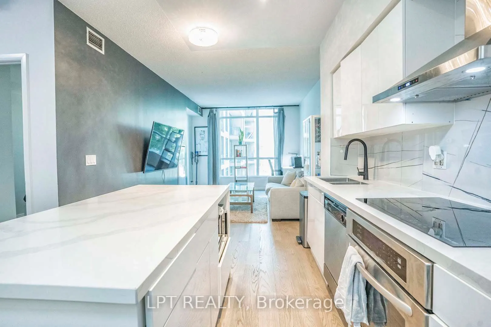 215 Fort York Boulevard, #217