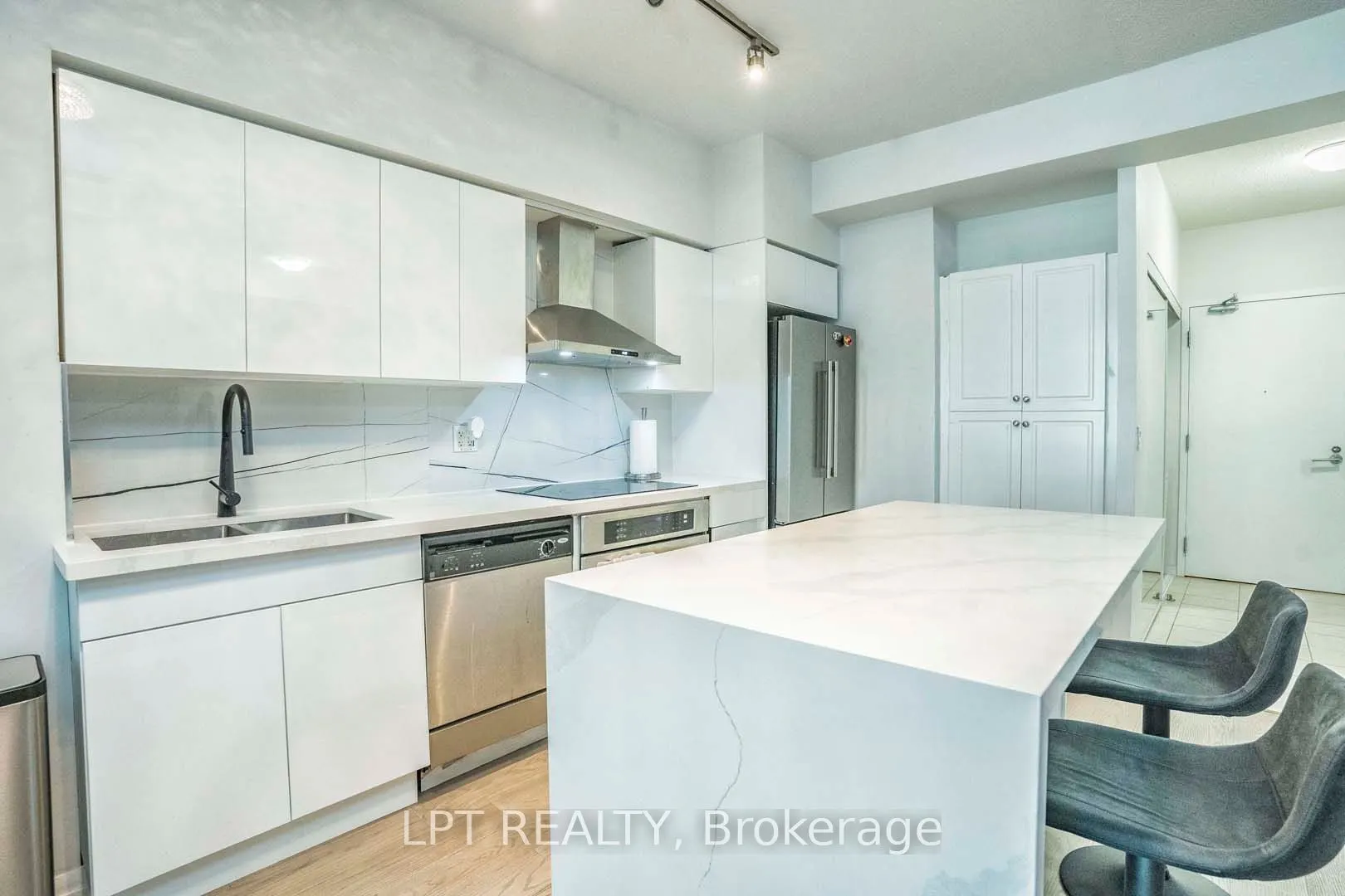 215 Fort York Boulevard, #217