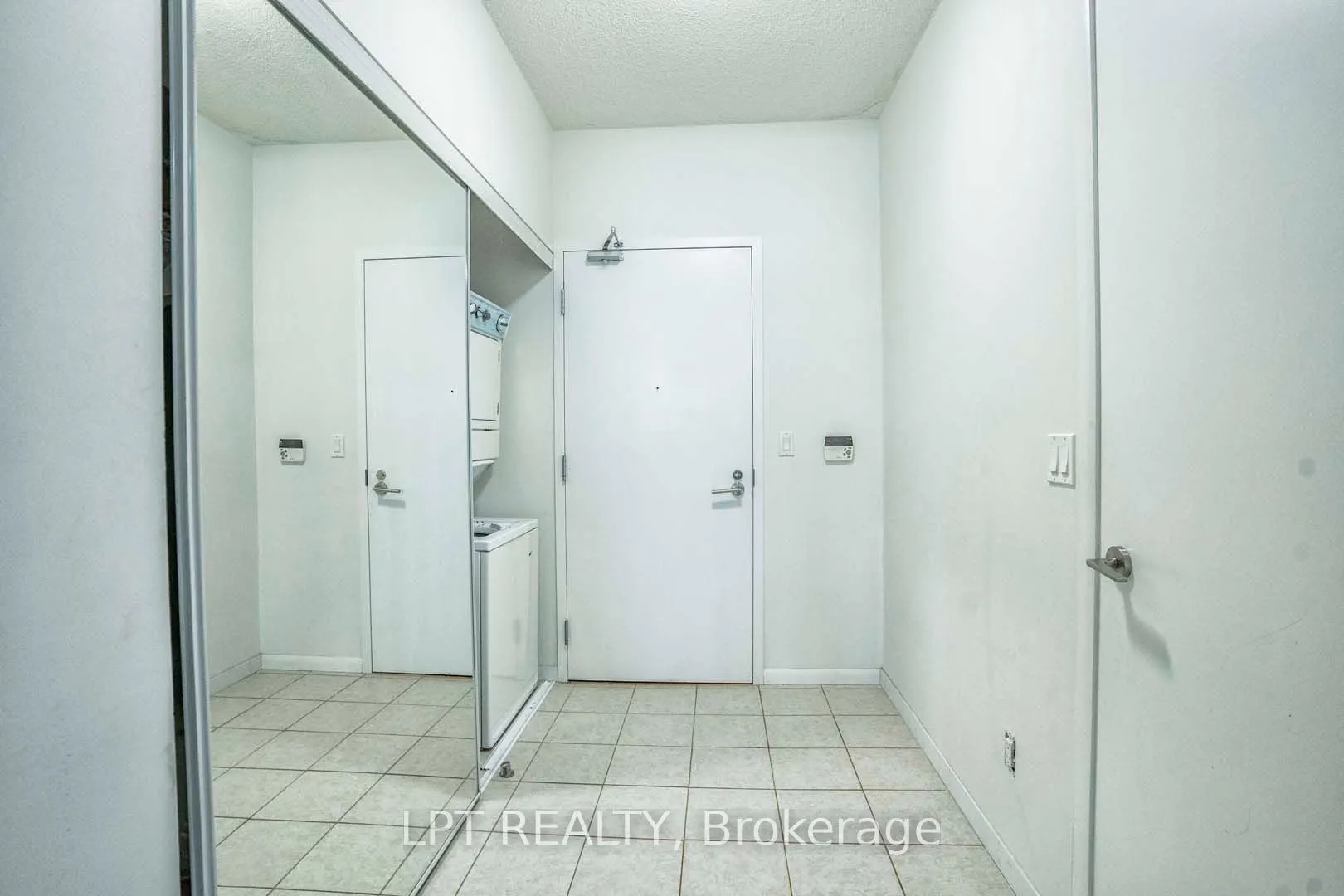 215 Fort York Boulevard, #217