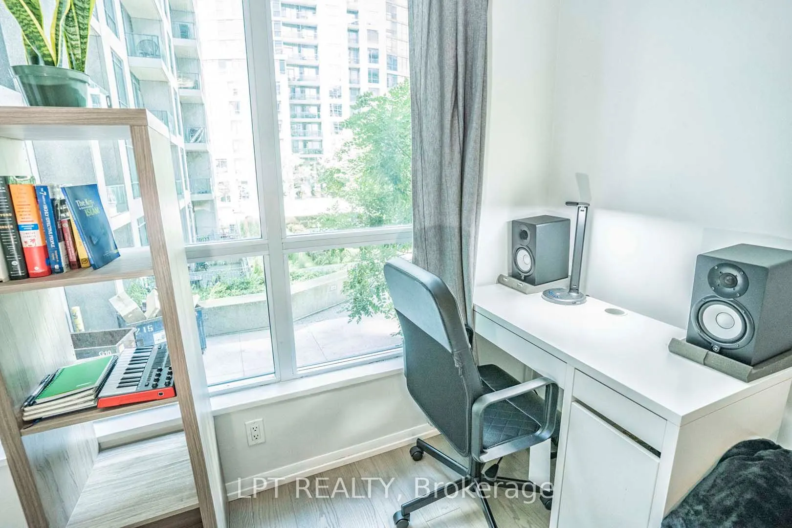 215 Fort York Boulevard, #217